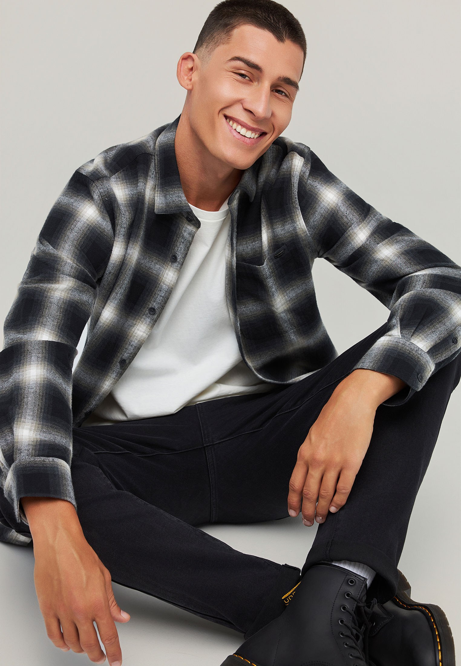 Loose tapered fit τζιν παντελόνι φωτογραφία