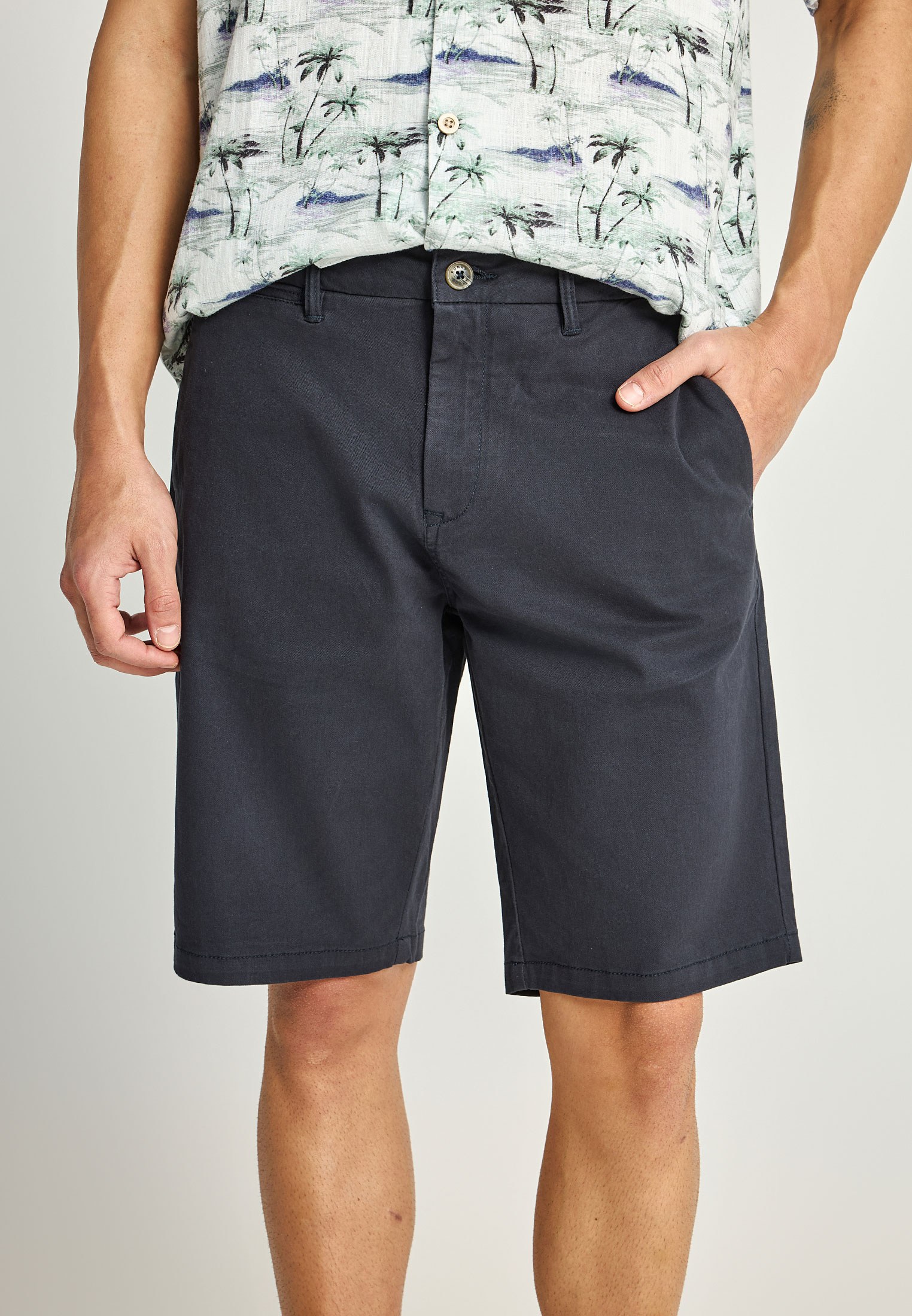 Ανδρικά ρούχα FunkyBuddha - ΣΗΜΑΝΤΙΚΟ: Σε περίπτωση διαφοράς τιμής από το κατάστημα ισχύει παντα και μόνο η τιμή του καταστήματος Ανδρική βερμούδα chino - The essentials