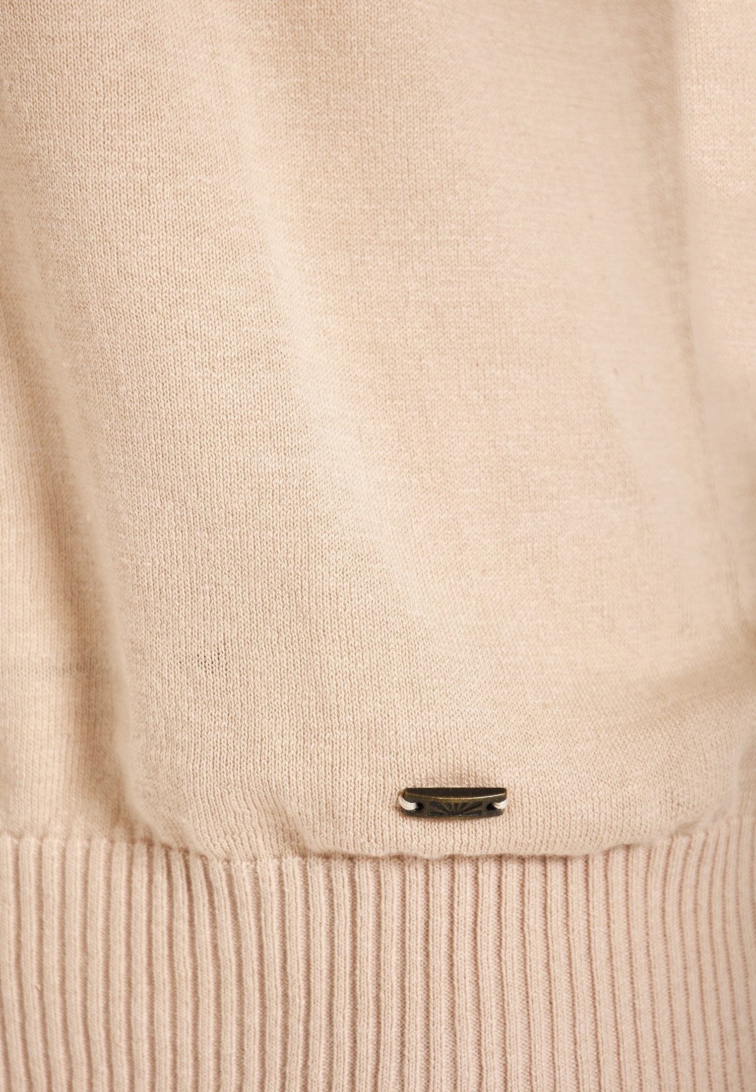 Ανδρικό ελαφρύ πλεκτό με λαιμόκοψη