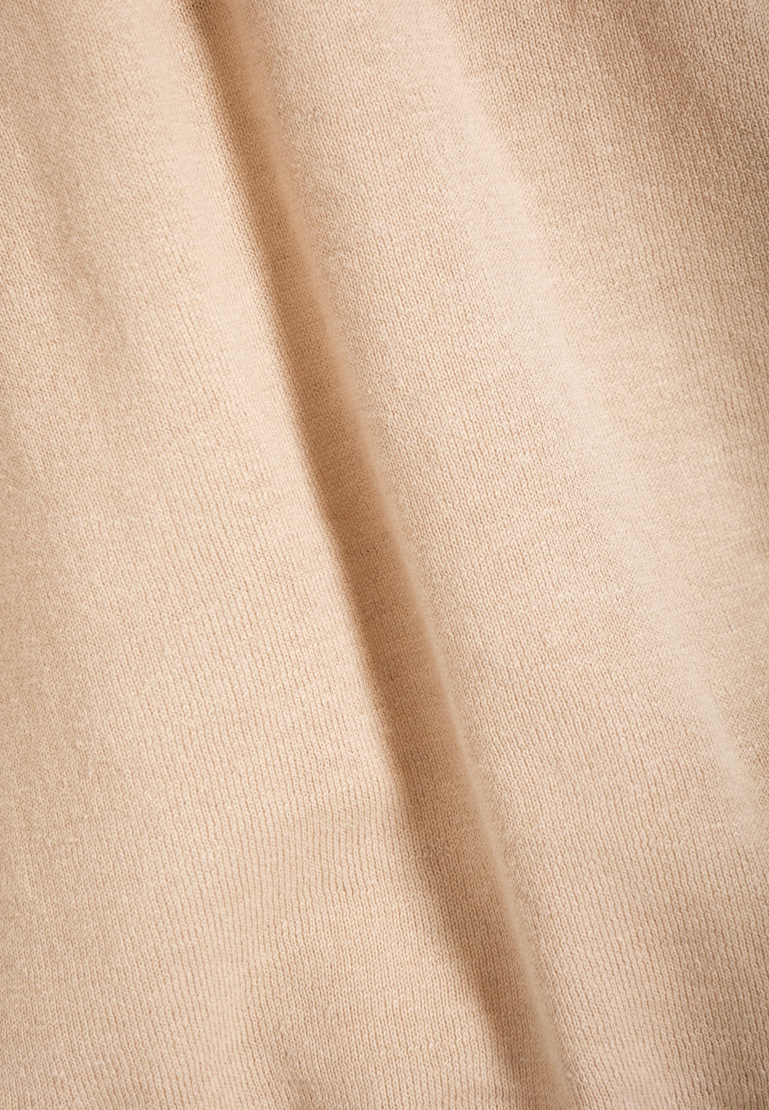 Ανδρικό ελαφρύ πλεκτό με λαιμόκοψη