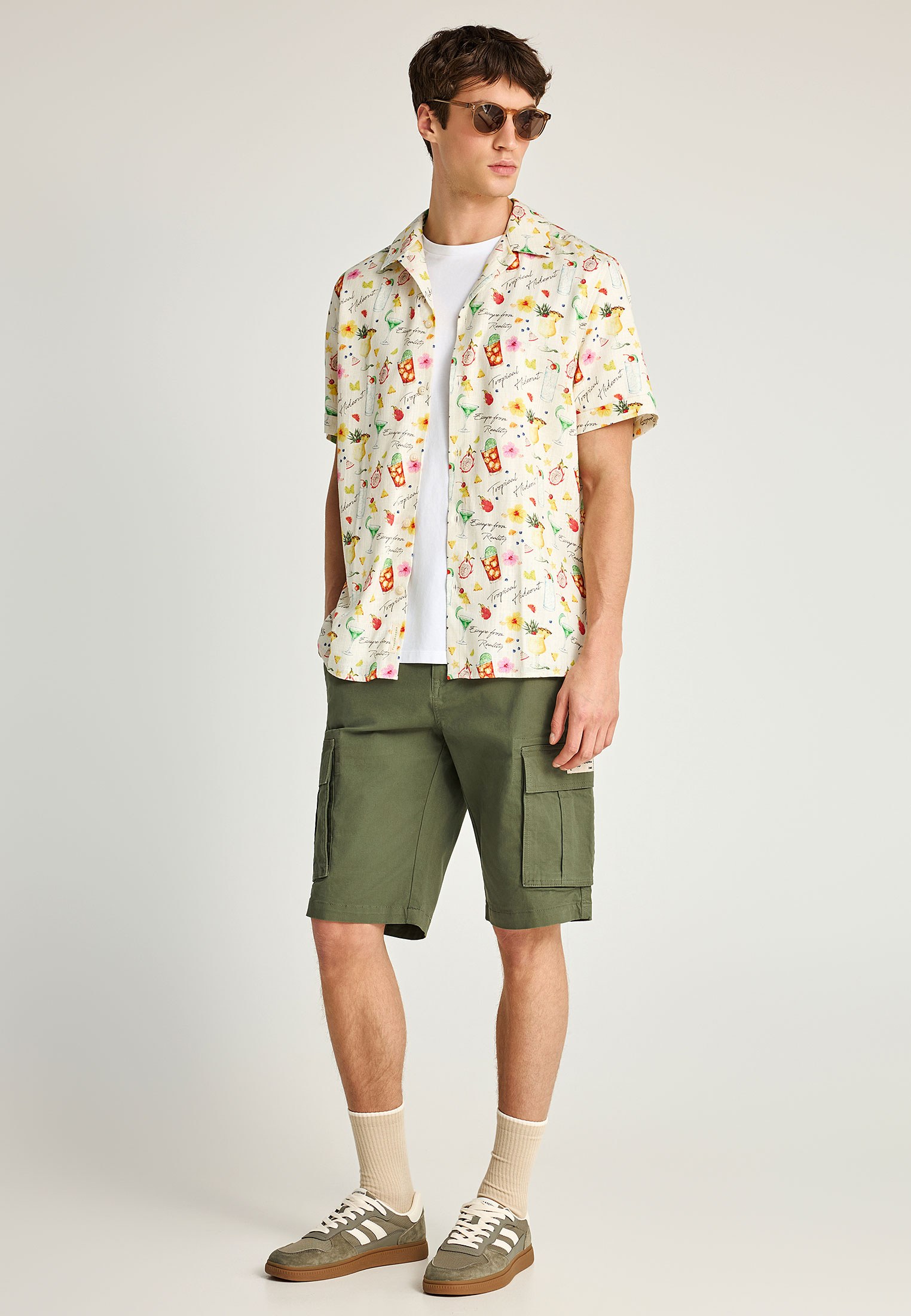 Ανδρική cargo βερμούδα φωτογραφία