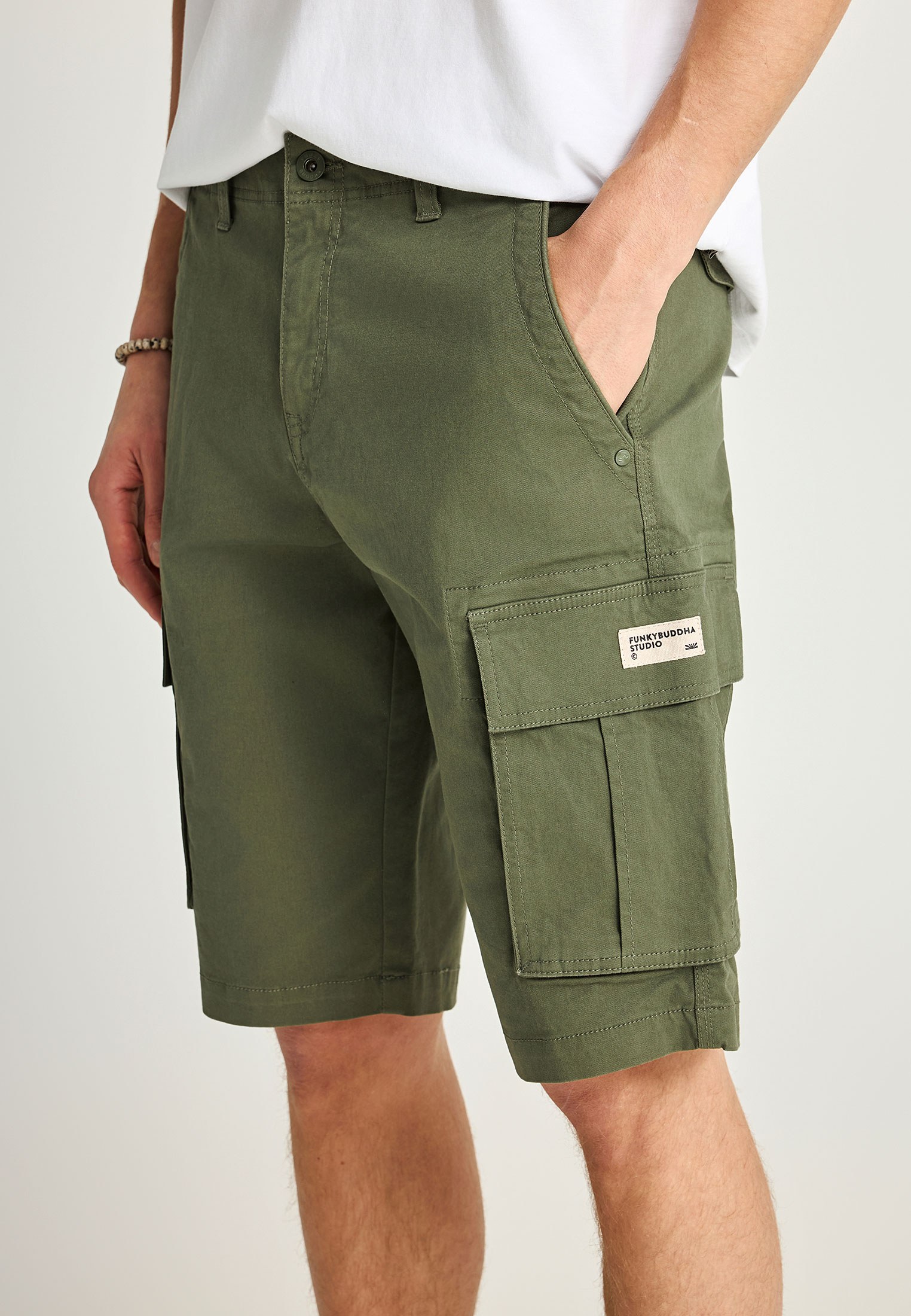 Ανδρική cargo βερμούδα φωτογραφία
