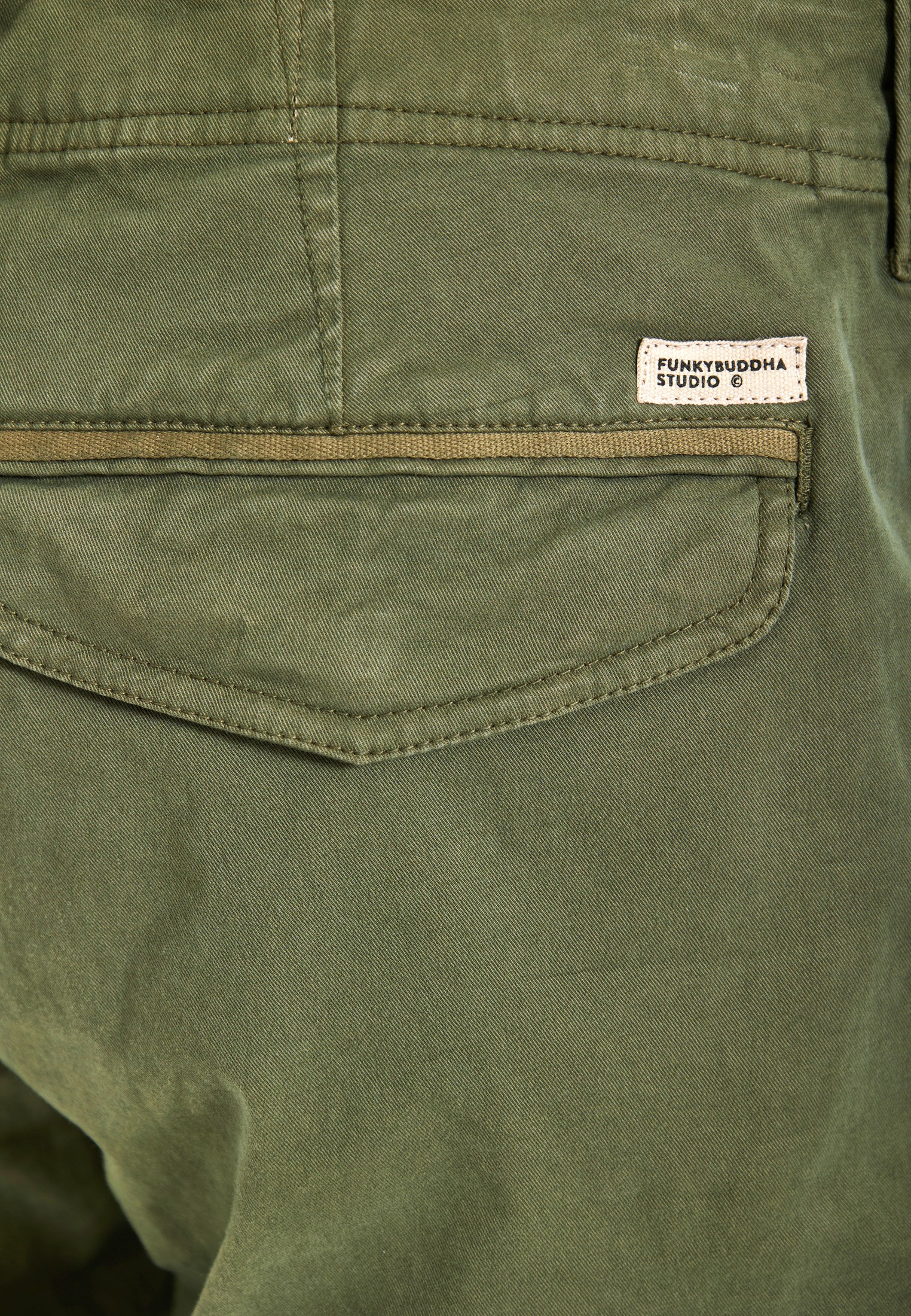 Ανδρική cargo βερμούδα φωτογραφία