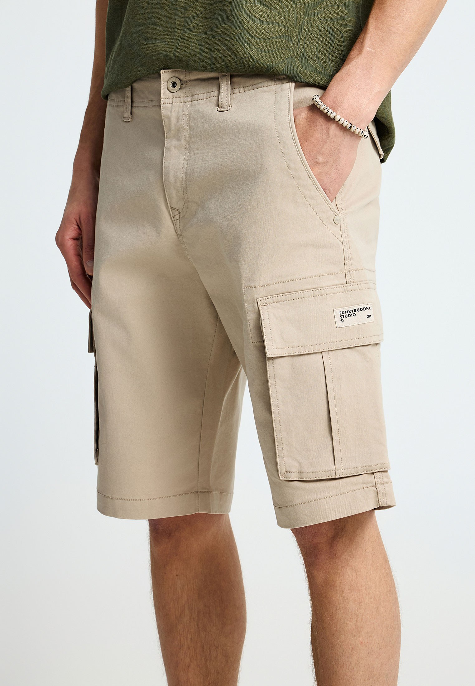 Ανδρική cargo βερμούδα φωτογραφία