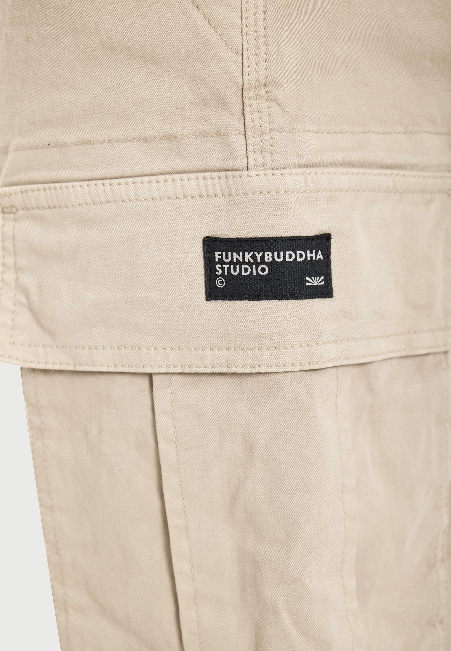 Ανδρική cargo βερμούδα φωτογραφία