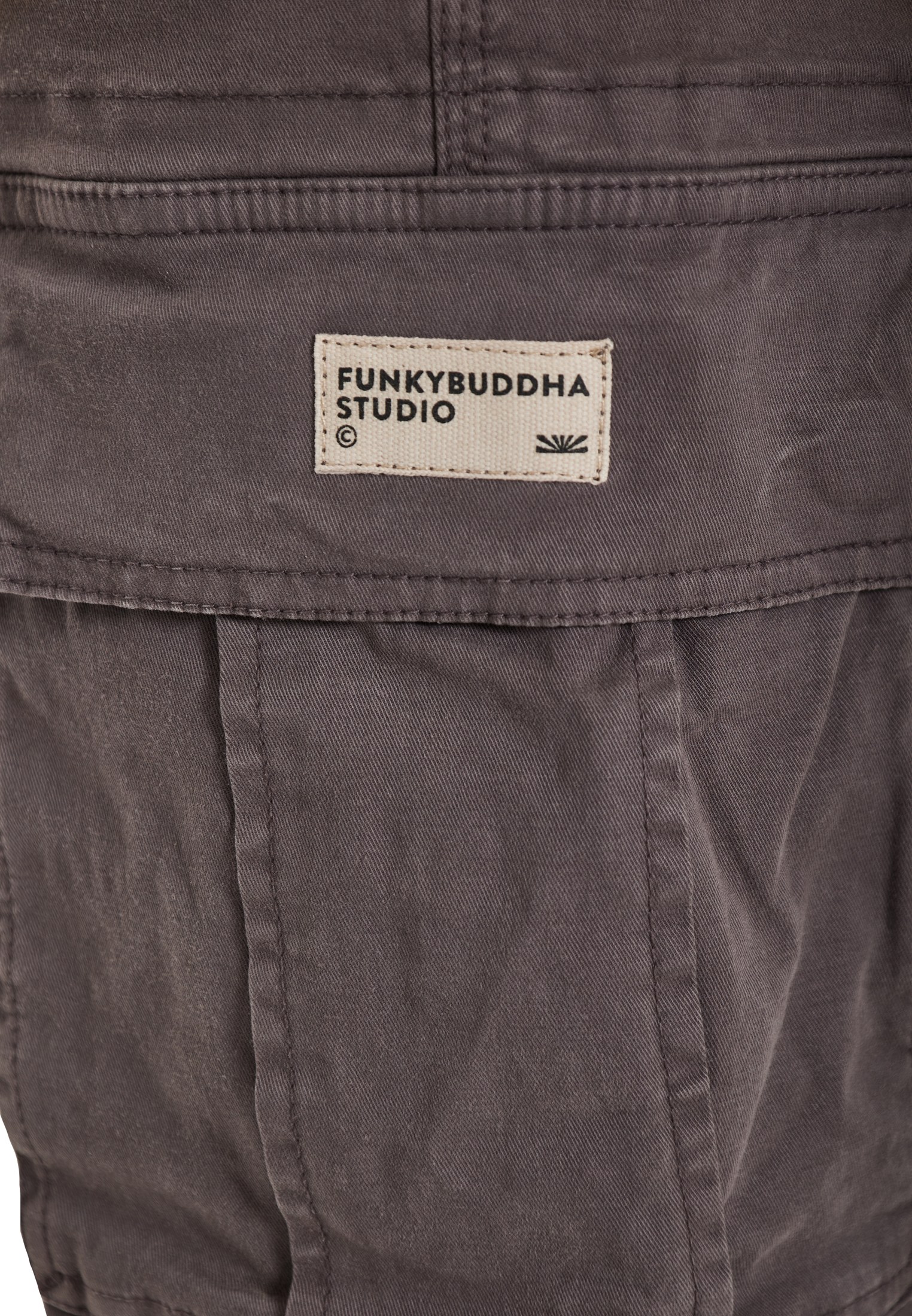 Ανδρική cargo βερμούδα φωτογραφία