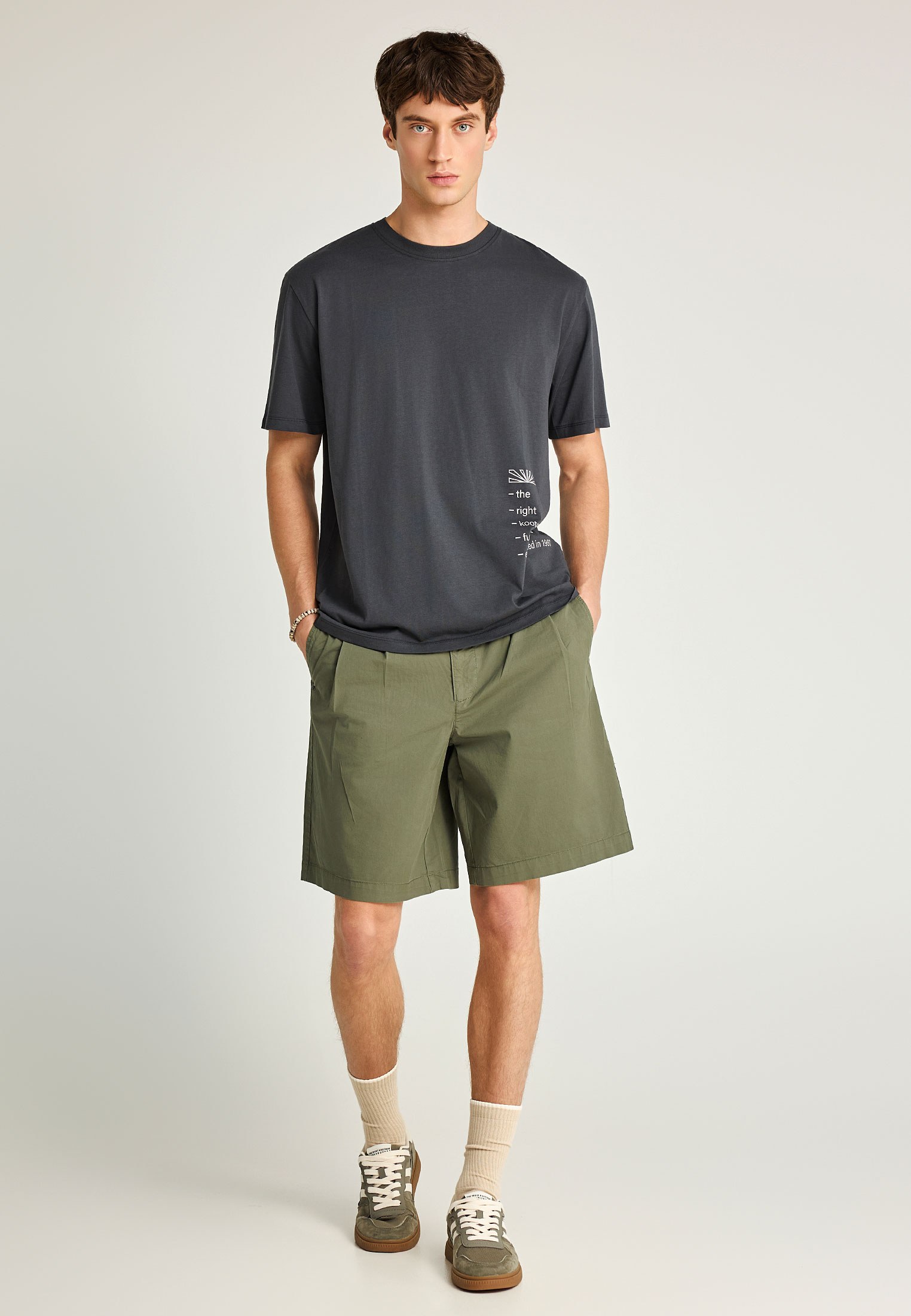 Ανδρική chino βερμούδα φωτογραφία