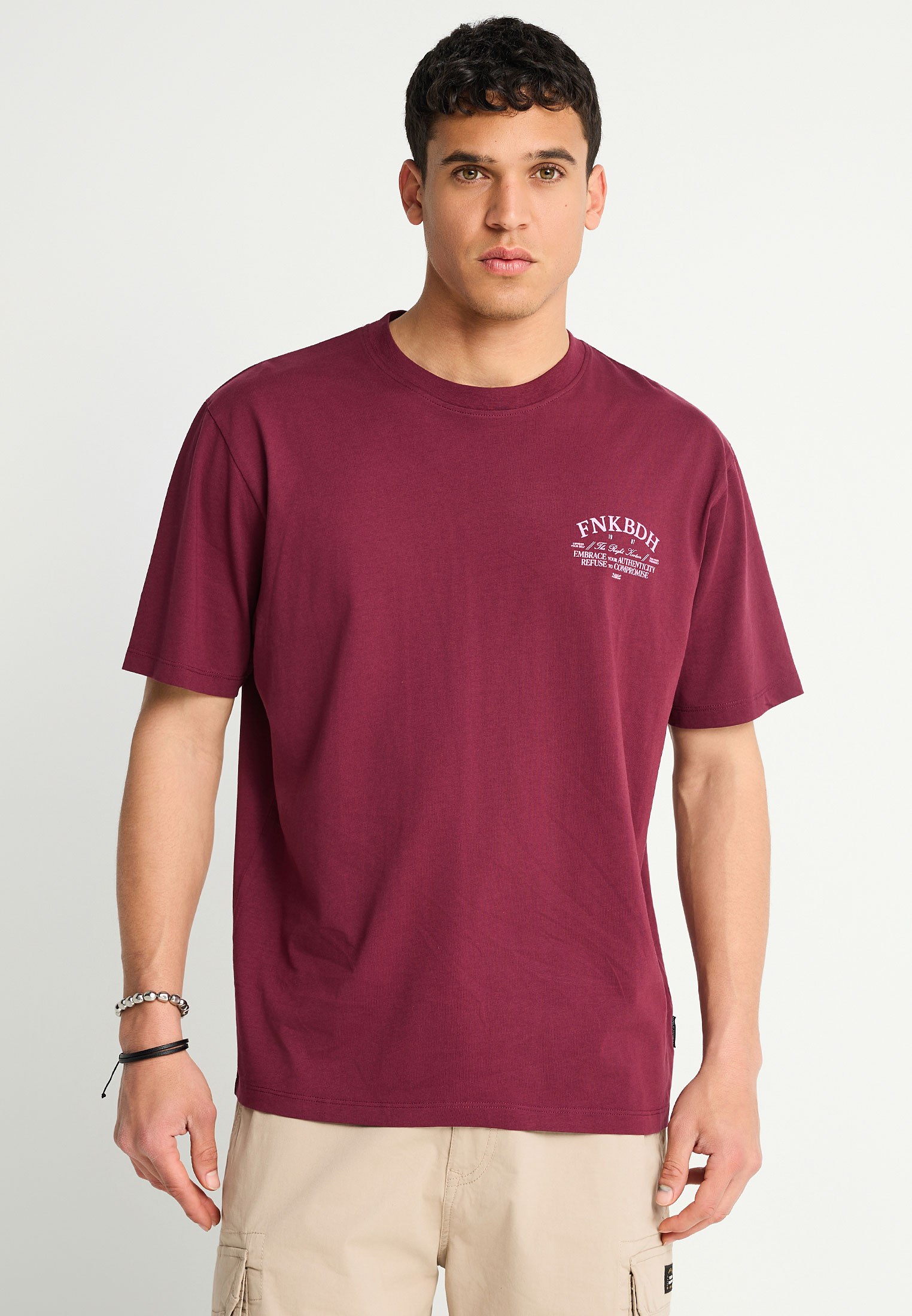 Ανδρικό relaxed t-shirt με τύπωμα στην πλάτη