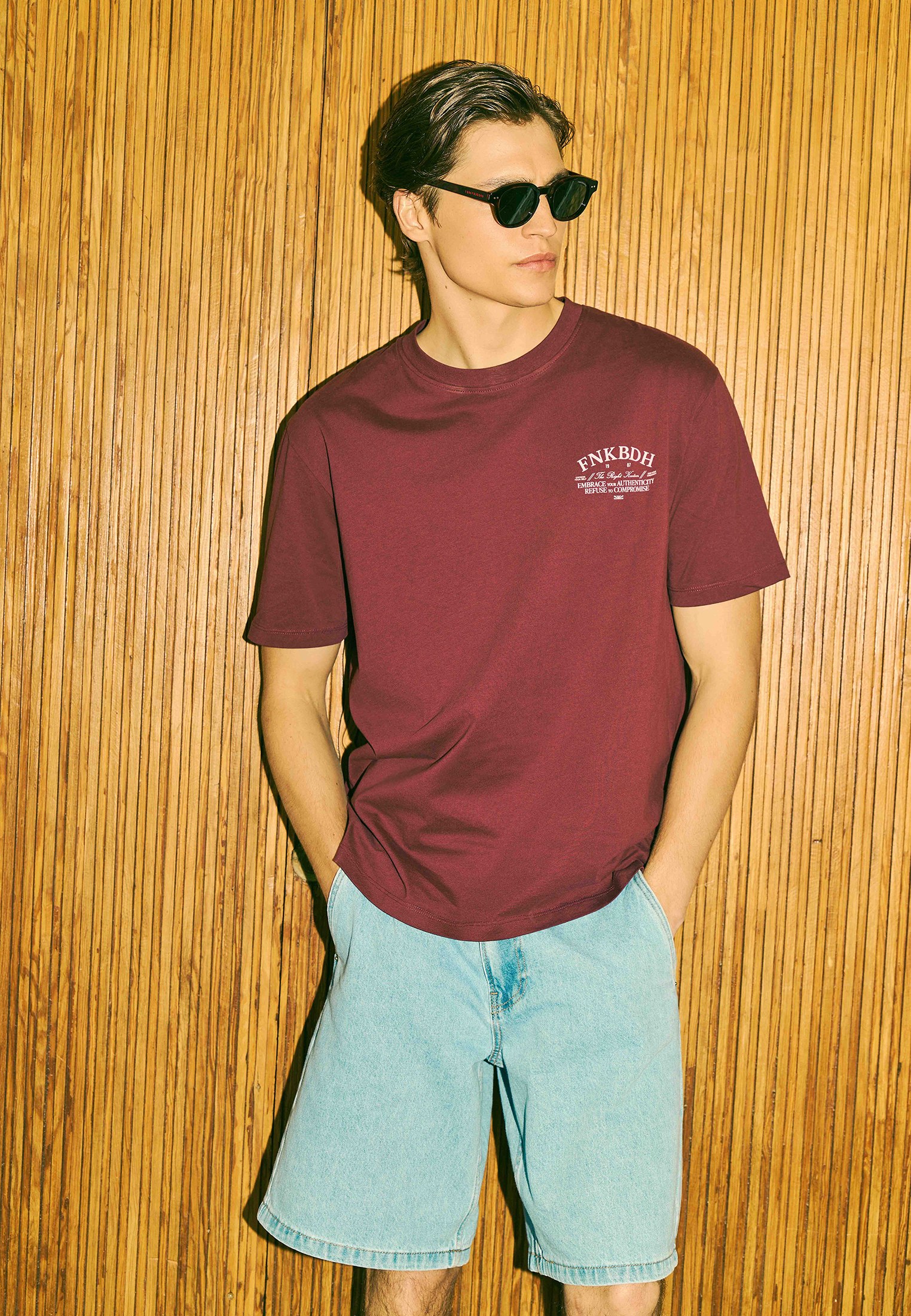 Ανδρικό relaxed t-shirt με τύπωμα στην πλάτη