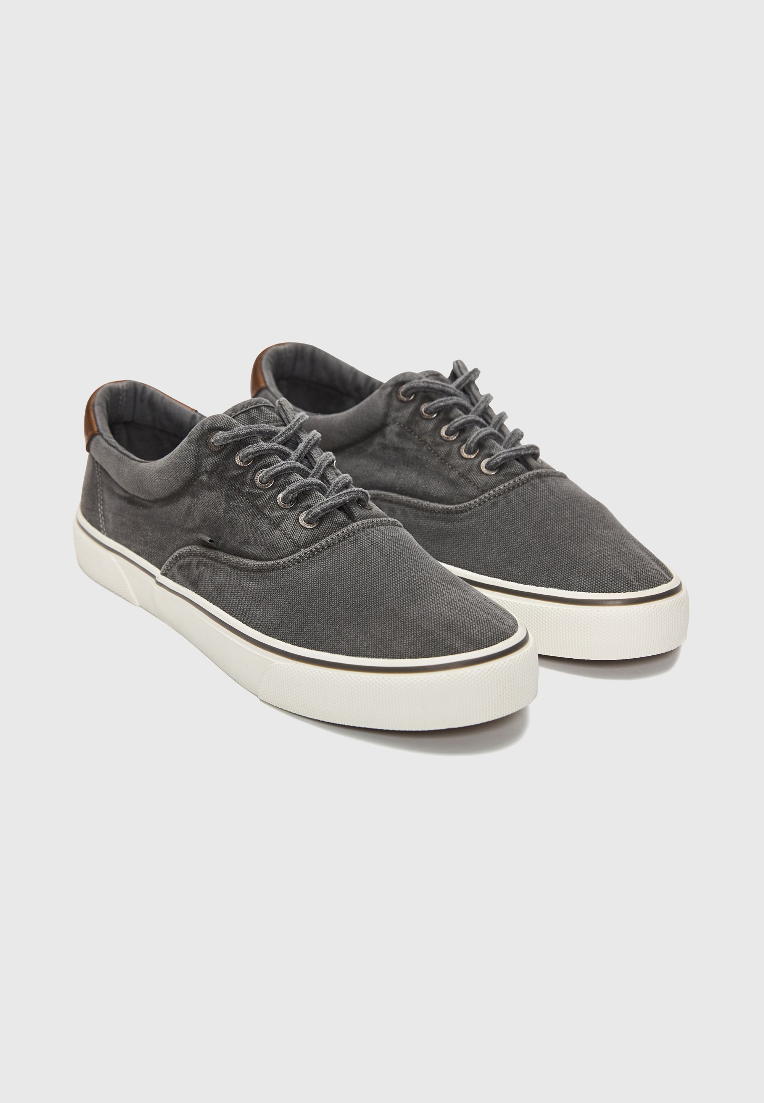 Ανδρικά casual canvas sneakers φωτογραφία
