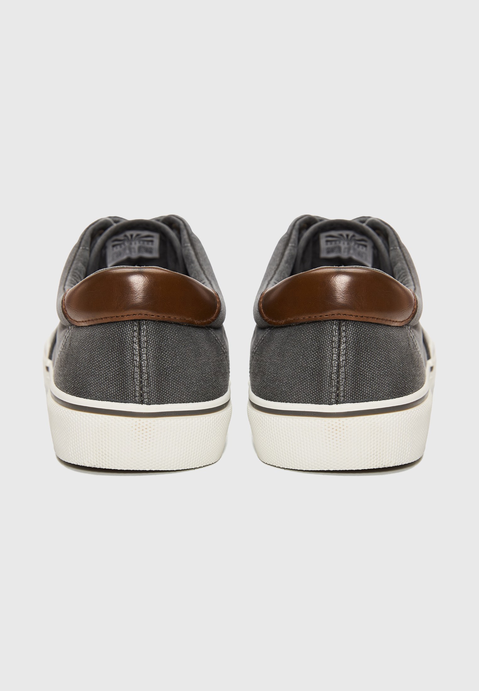 Ανδρικά casual canvas sneakers φωτογραφία