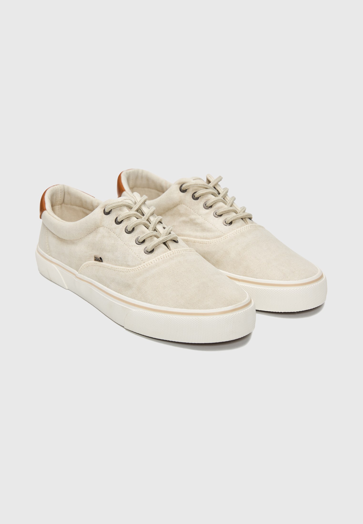 Ανδρικά casual canvas sneakers φωτογραφία
