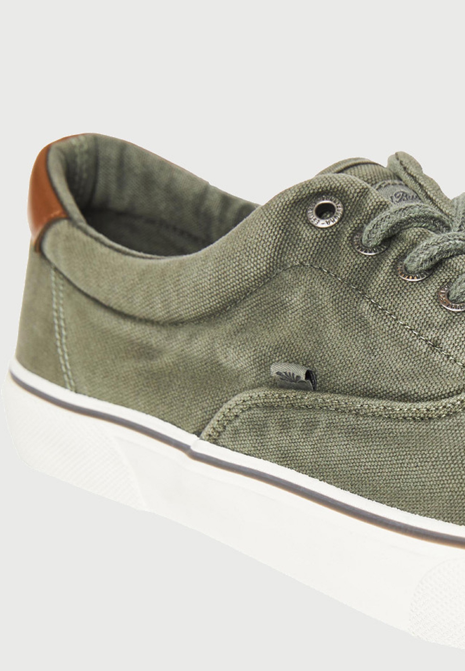 Ανδρικά casual canvas sneakers φωτογραφία