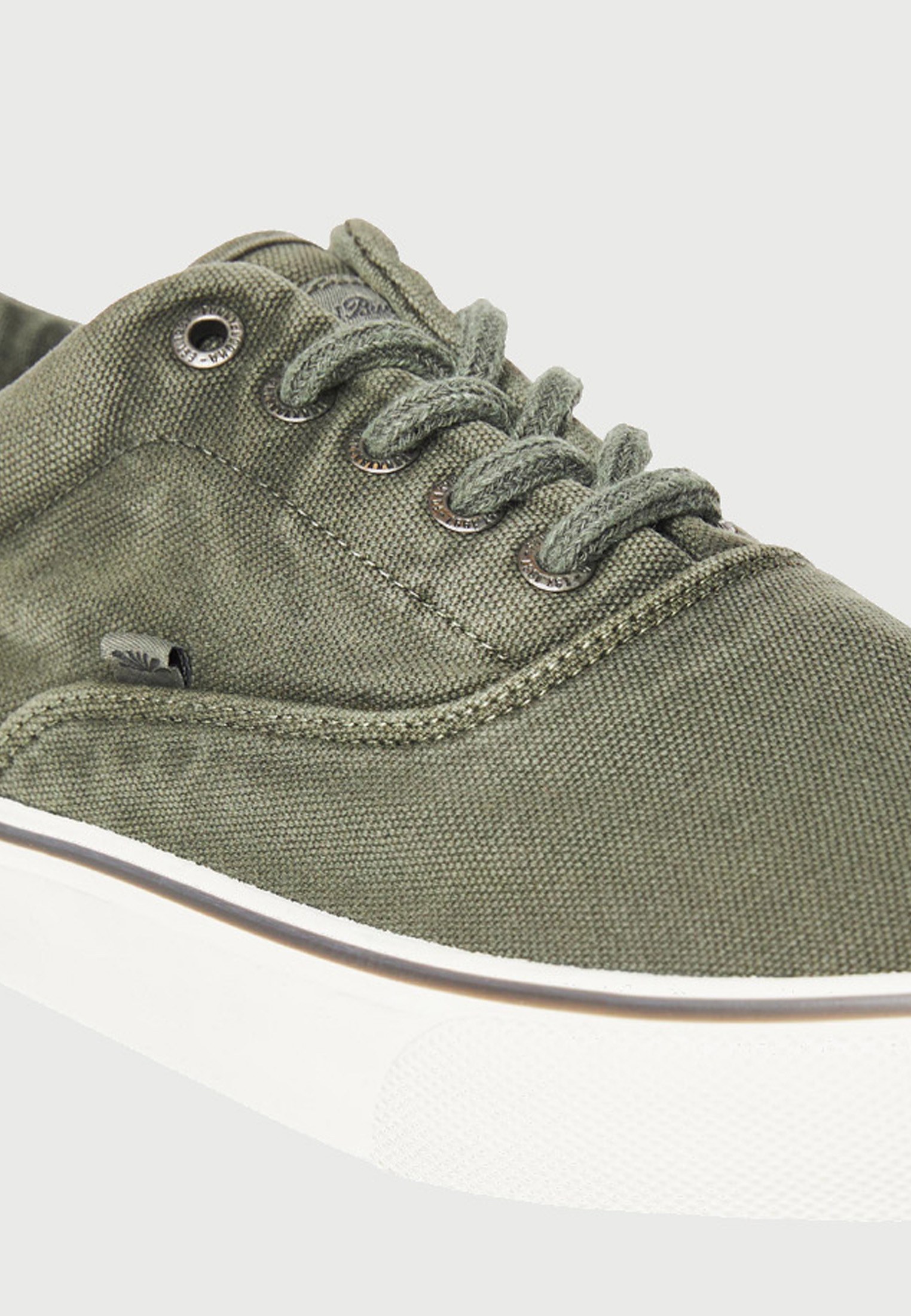 Ανδρικά casual canvas sneakers φωτογραφία