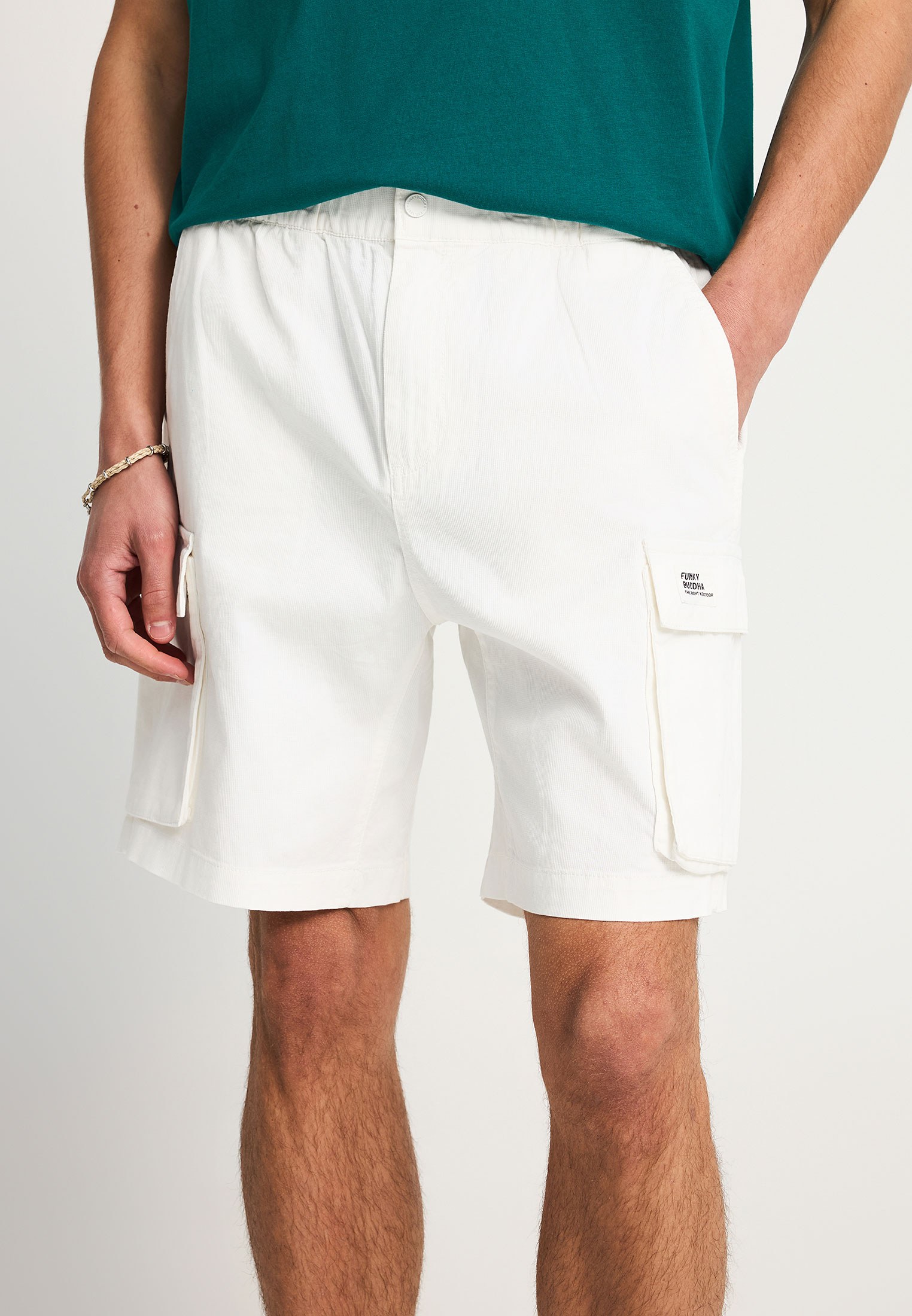 Ανδρικά ρούχα FunkyBuddha - ΣΗΜΑΝΤΙΚΟ: Σε περίπτωση διαφοράς τιμής από το κατάστημα ισχύει παντα και μόνο η τιμή του καταστήματος Ανδρική cargo βερμούδα