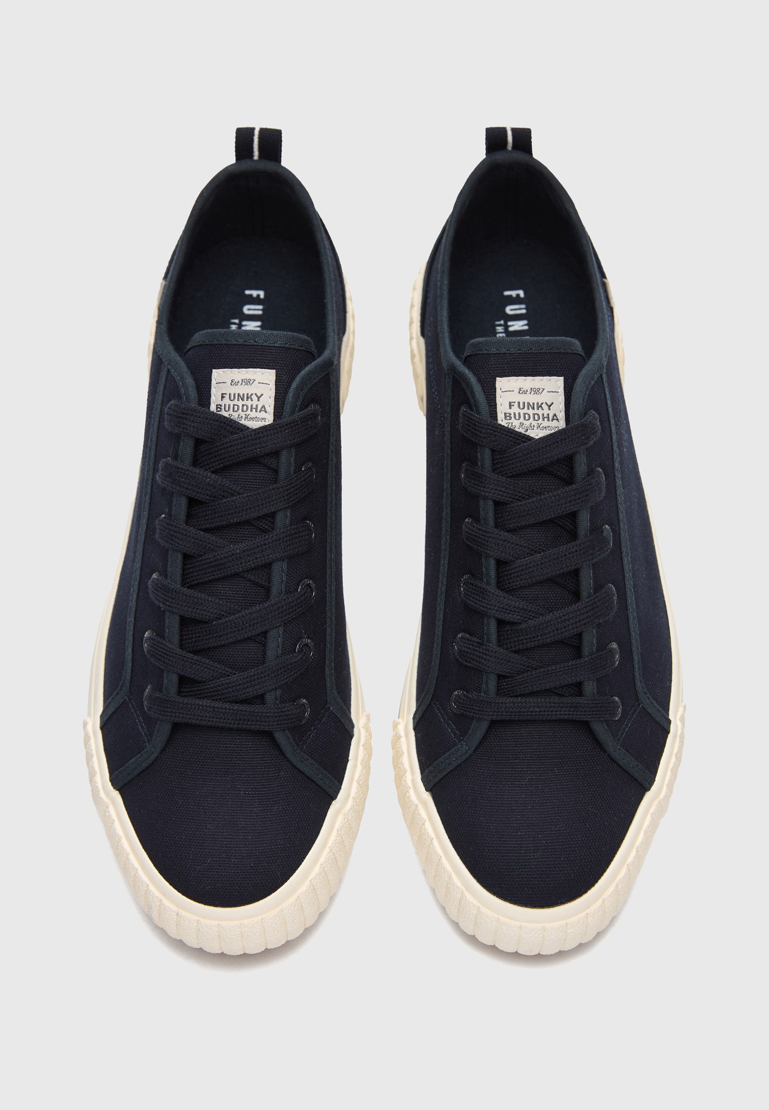 Ανδρικά βαμβακερά sneakers φωτογραφία