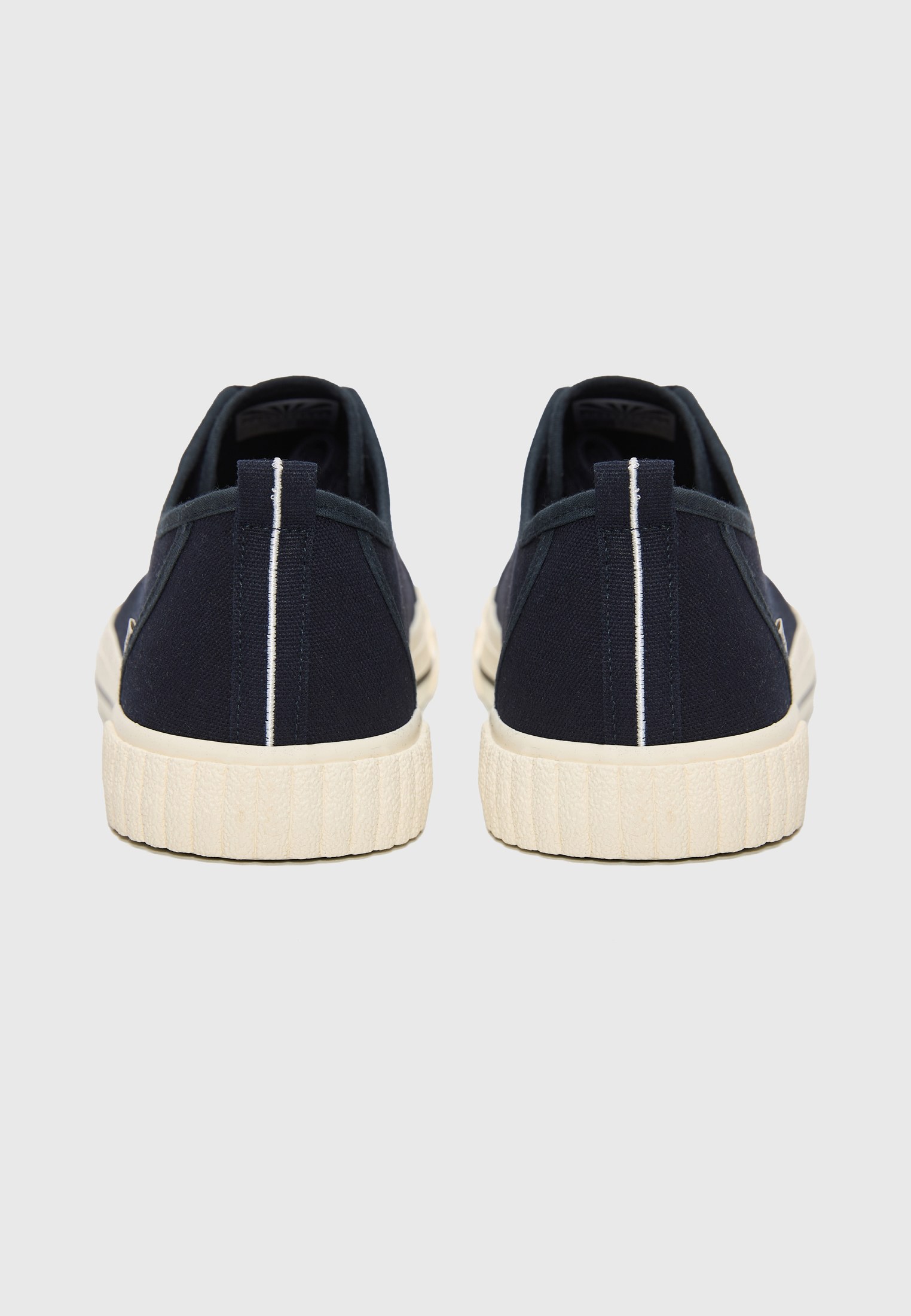 Ανδρικά βαμβακερά sneakers φωτογραφία