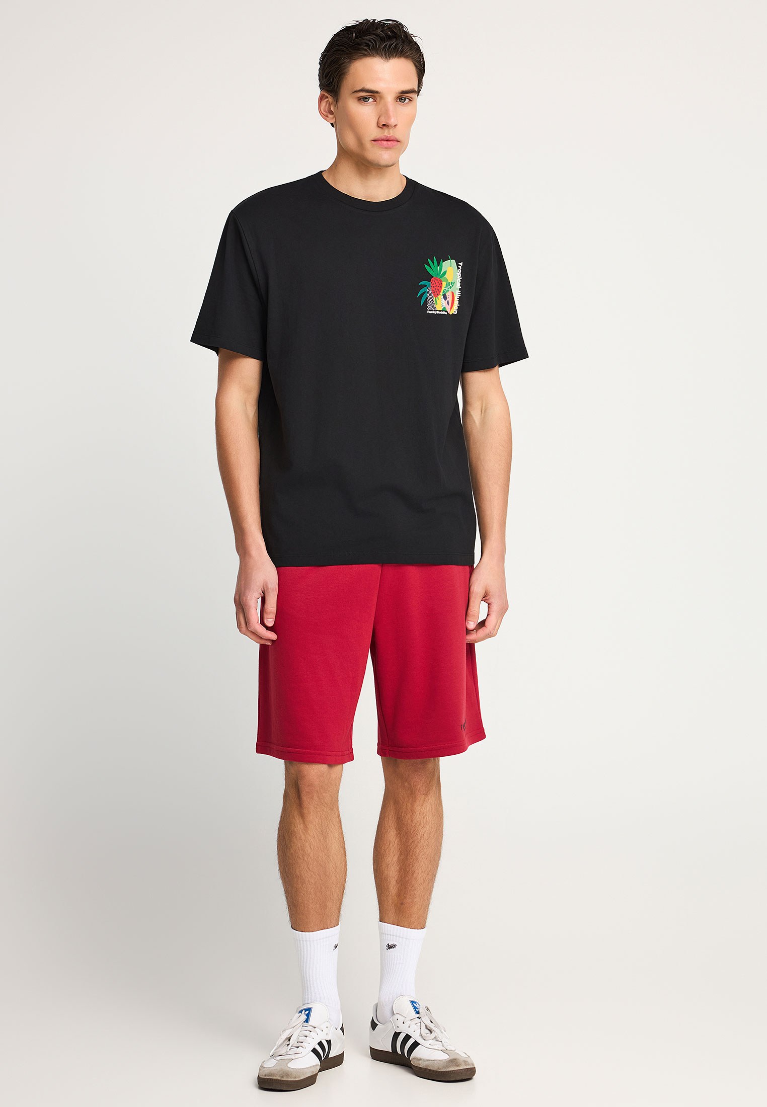 Essential αθλητική βερμούδα με λογότυπο