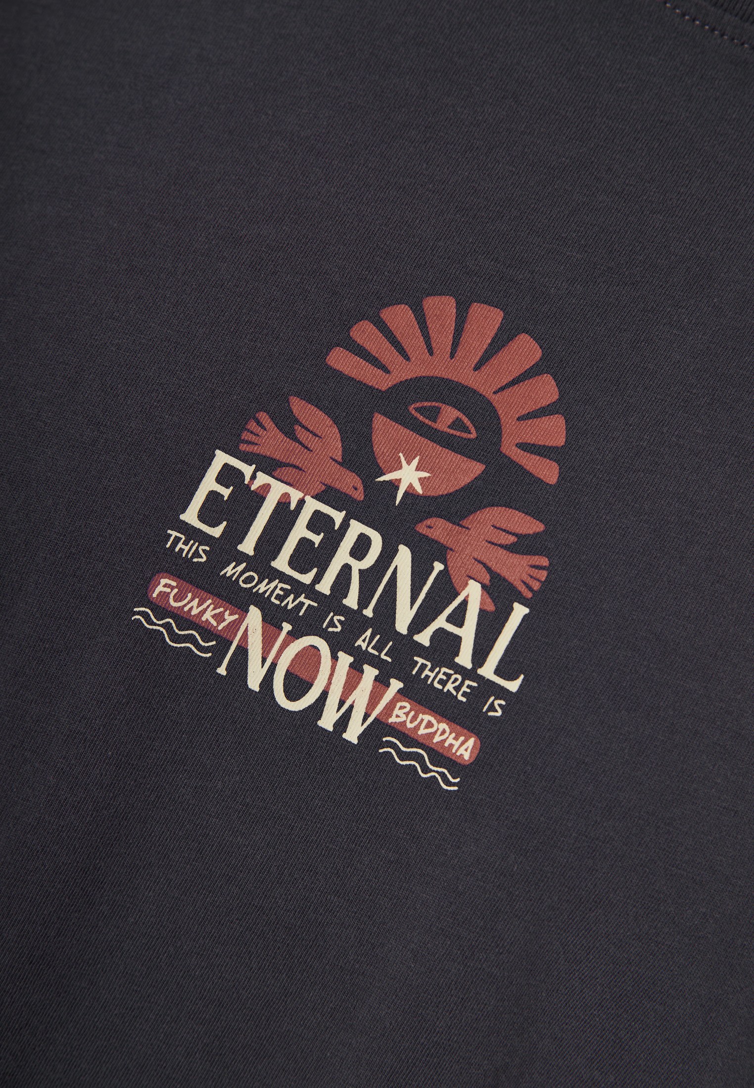 T-shirt με τύπωμα στην πλάτη