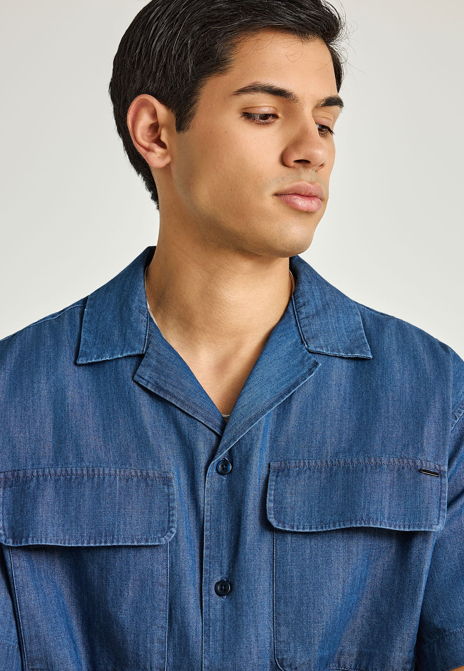 Ανδρικό oversized βαμβακερό πουκάμισο φωτογραφία