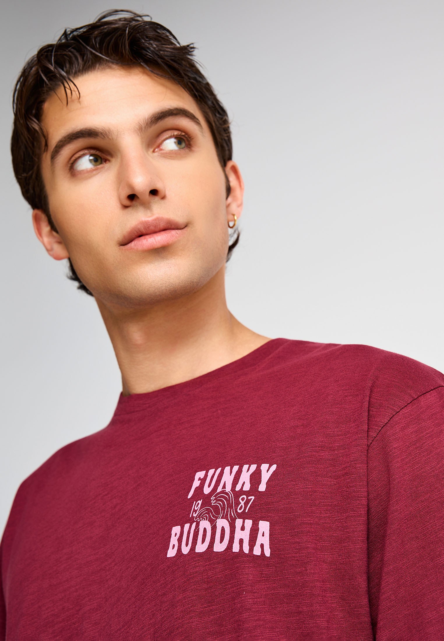 Ανδρικό βαμβακερό t-shirt με τύπωμα στην πλάτη