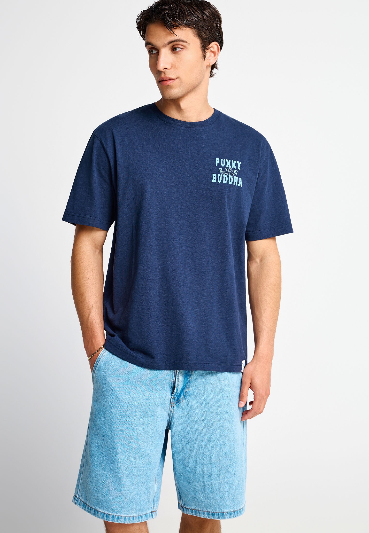 Ανδρικό βαμβακερό t-shirt με τύπωμα στην πλάτη