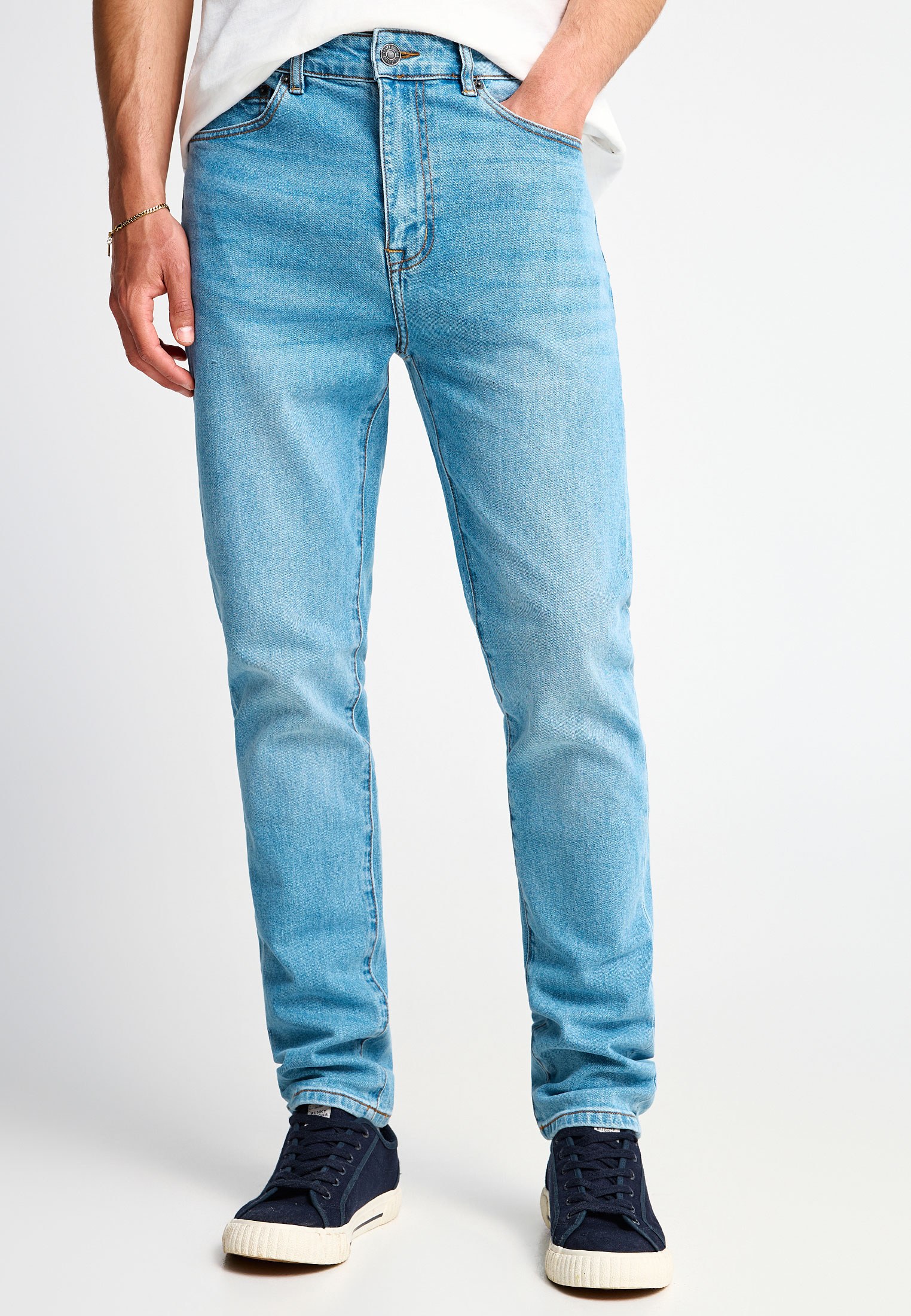Ανδρικό slim tapered τζην με washed effects