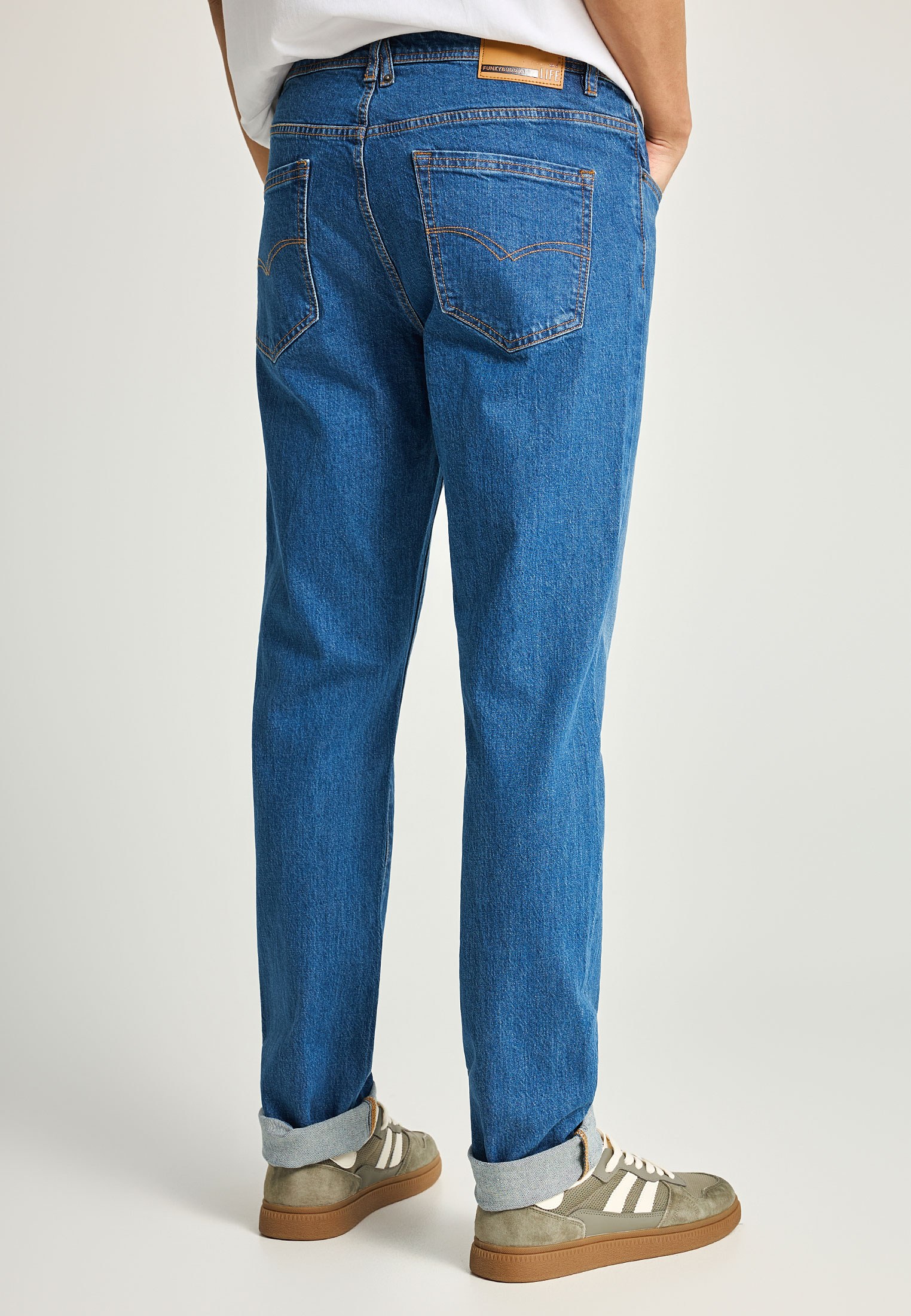 Ανδρικό slim tapered τζην με washed effects