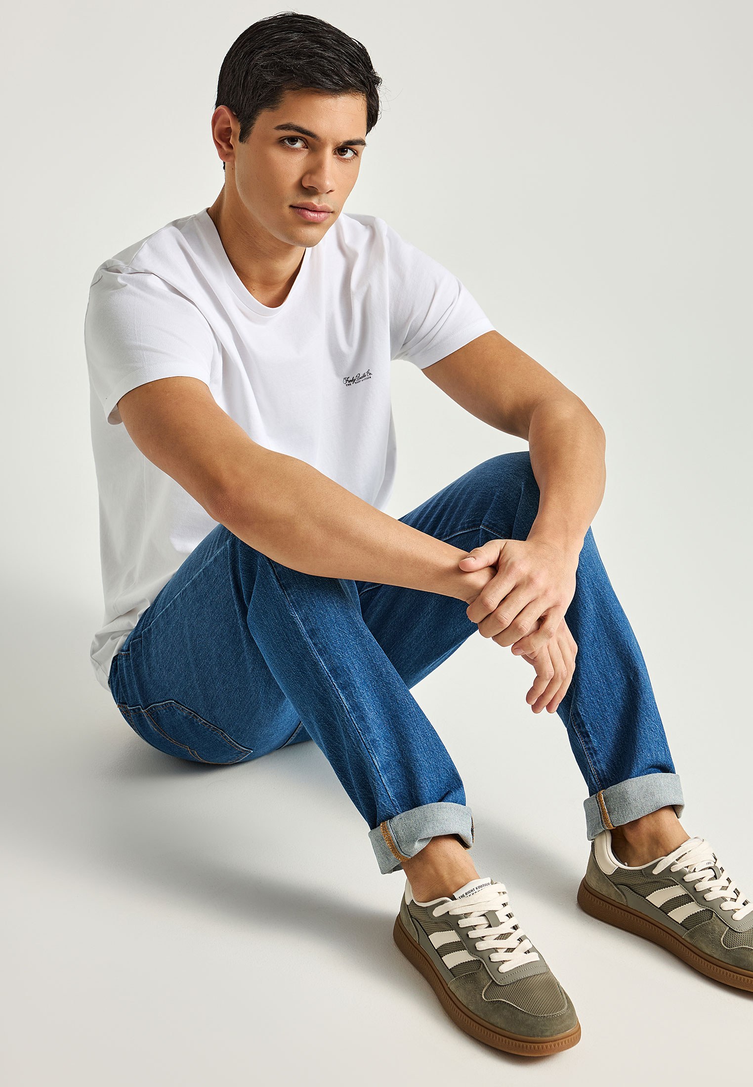 Ανδρικό slim tapered τζην με washed effects