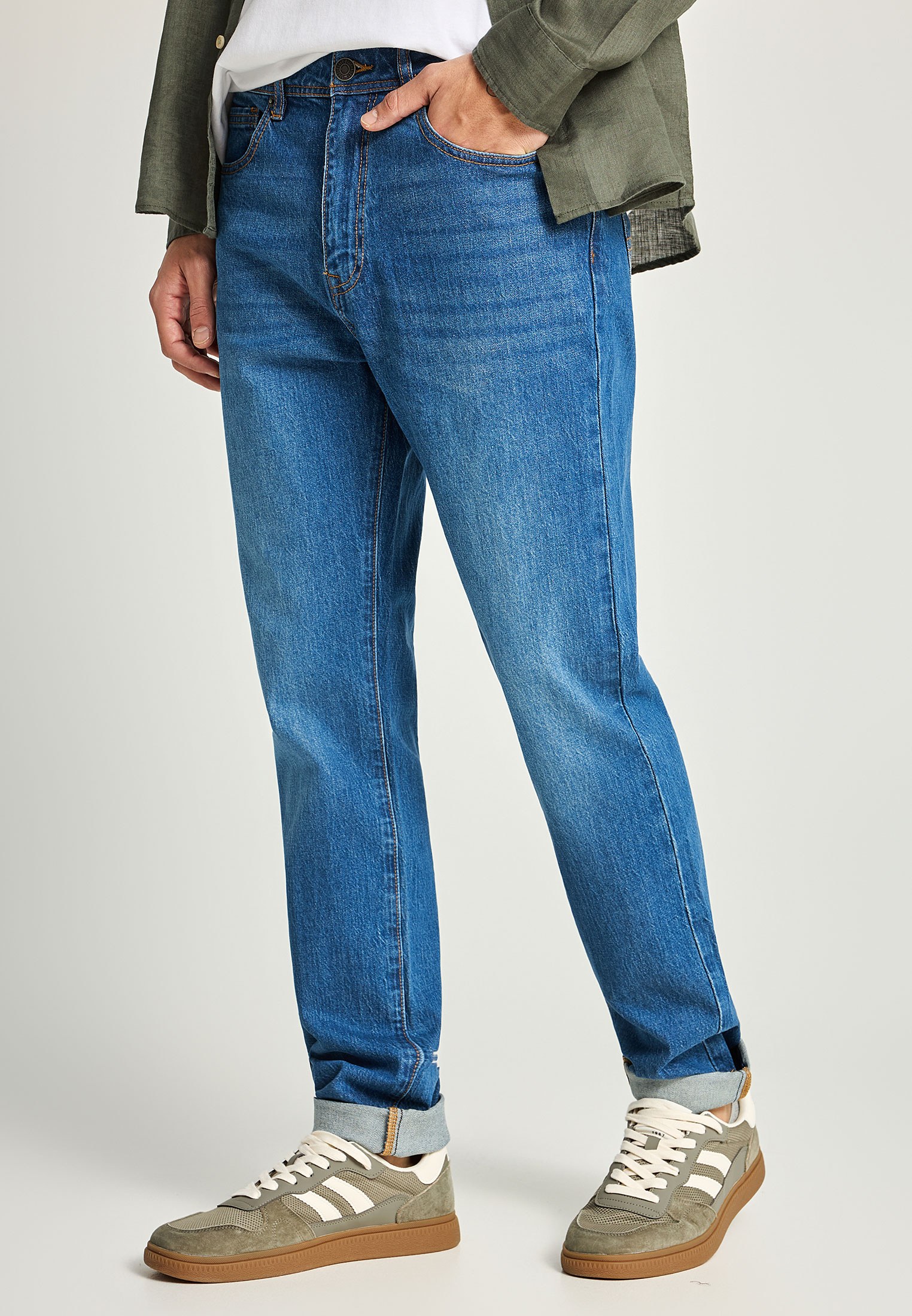 Ανδρικό slim tapered τζην με washed effects