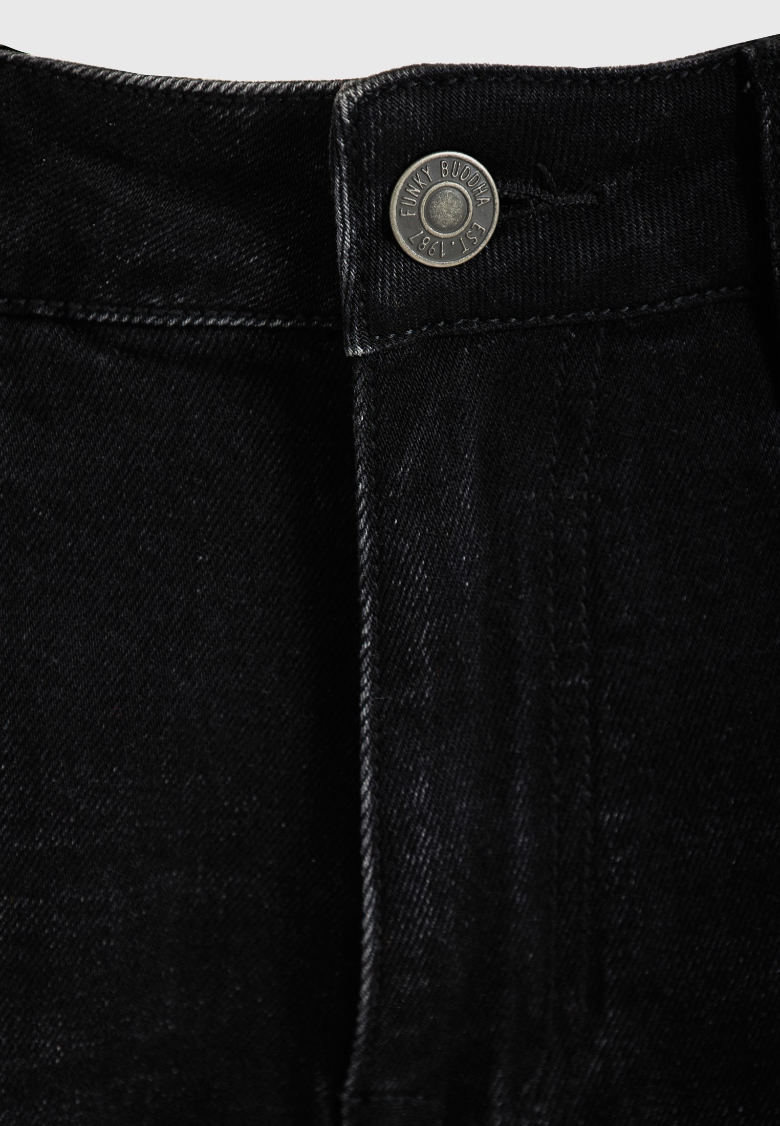 Ανδρική slim tapered βερμούδα τζην φωτογραφία