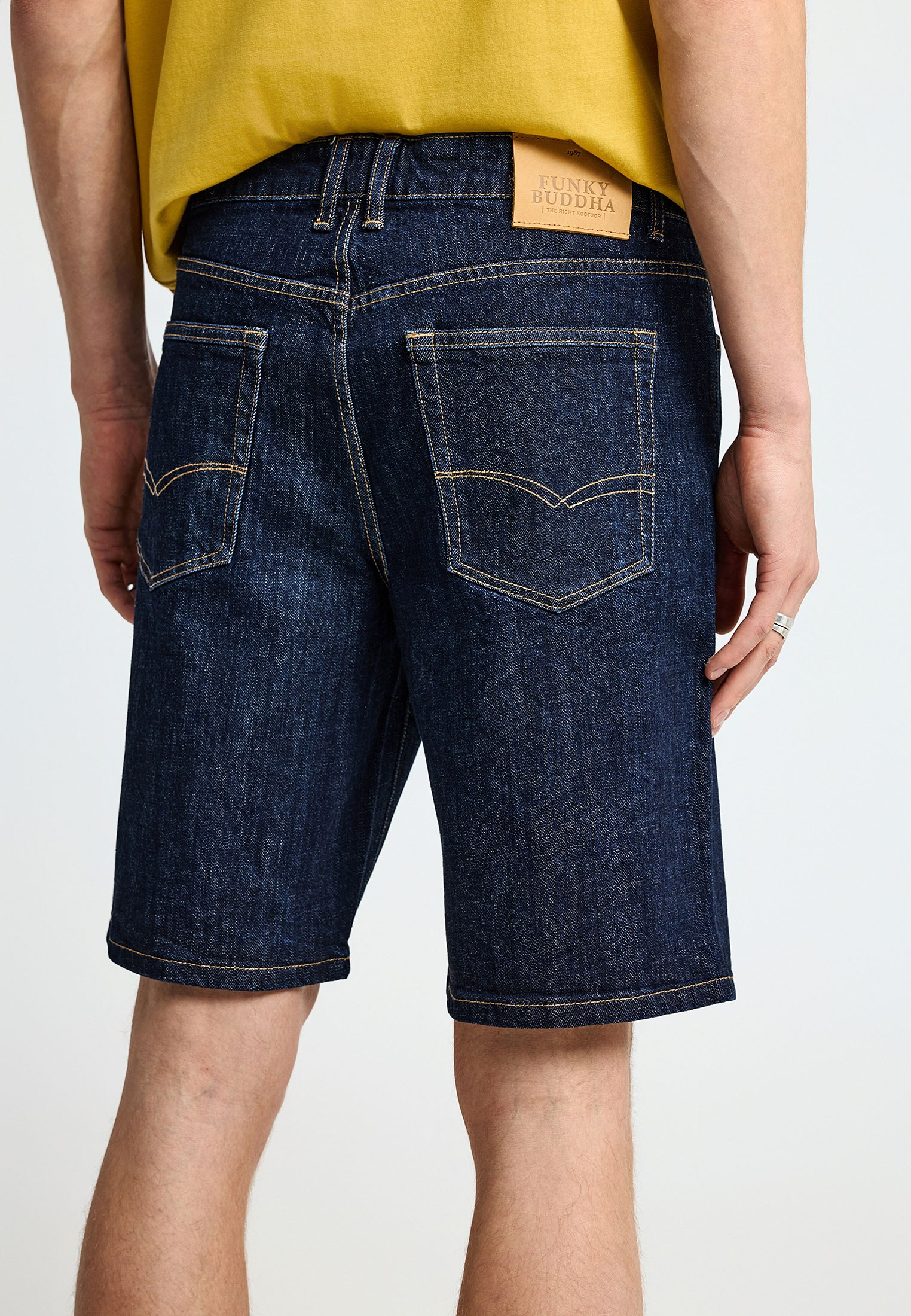 Ανδρική slim tapered βερμούδα τζην -The essentials