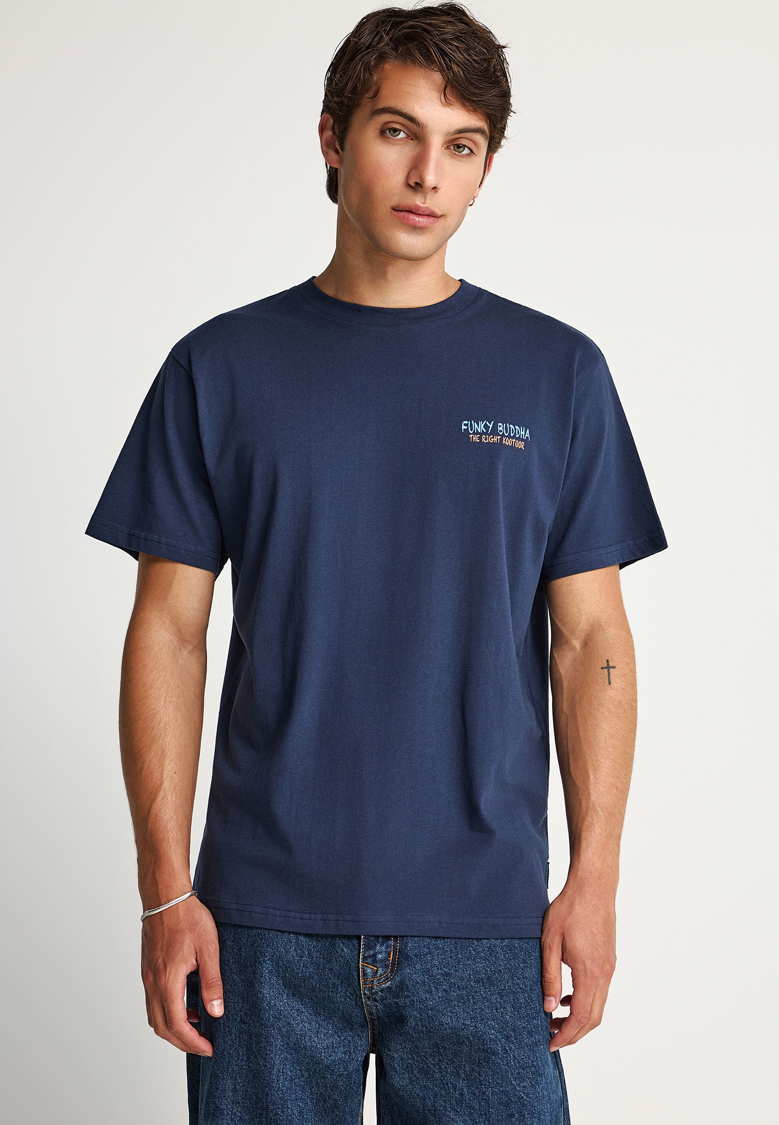 Ανδρικό t-shirt με τύπωμα στην πλάτη