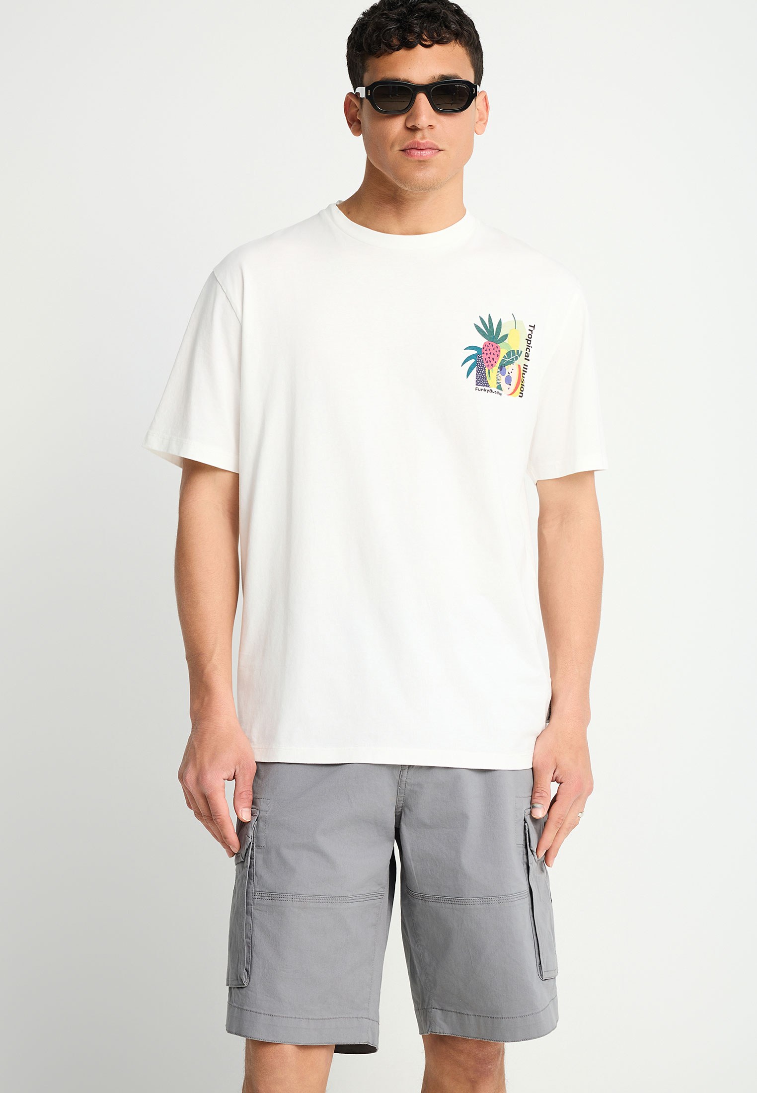 Ανδρικό relaxed t-shirt με τύπωμα στην πλάτη