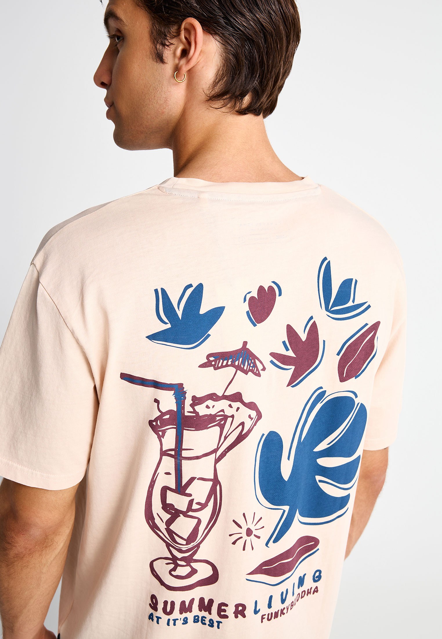 Ανδρικό t-shirt με τύπωμα στην πλάτη