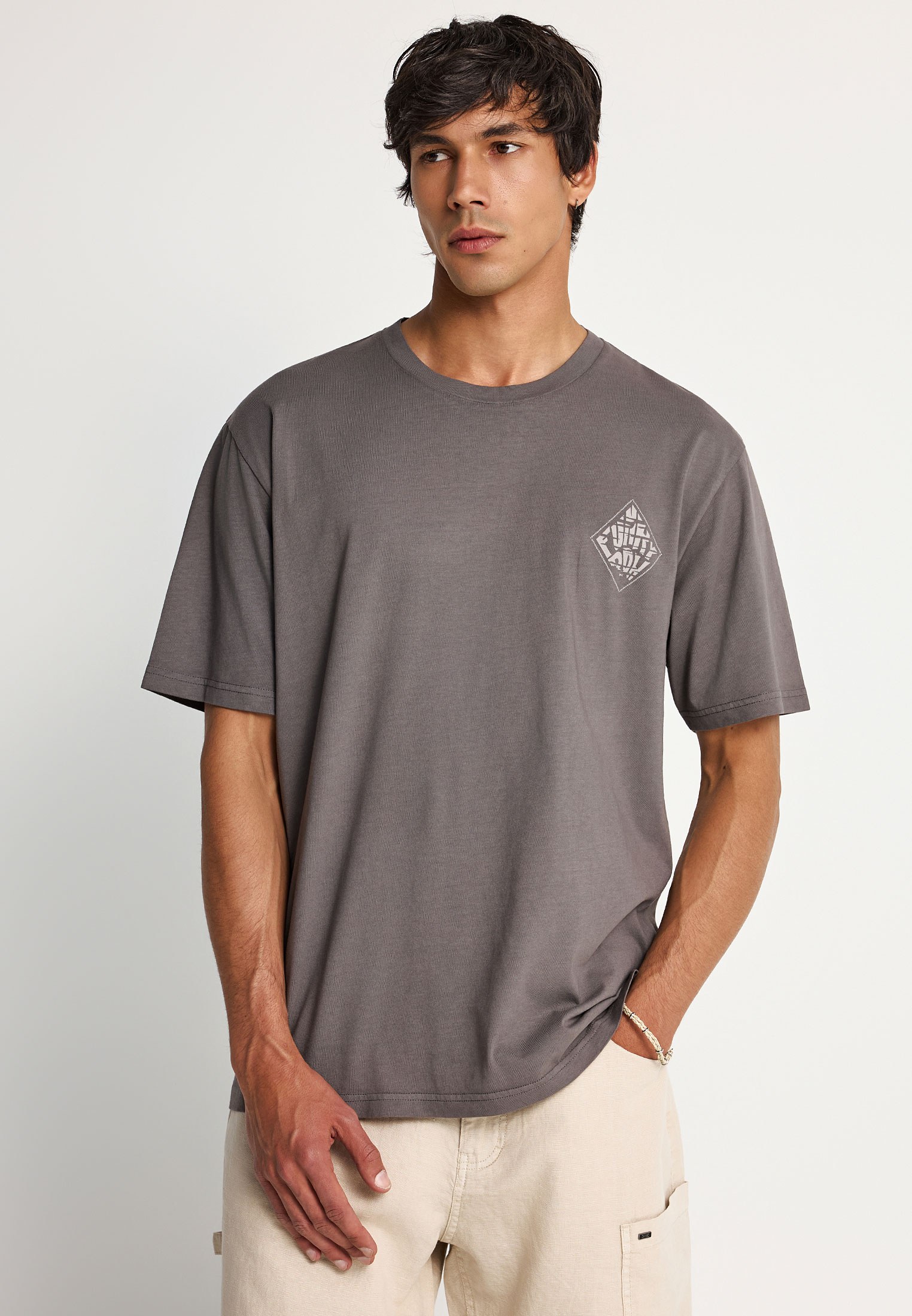 Ανδρικό t-shirt με τύπωμα στην πλάτη
