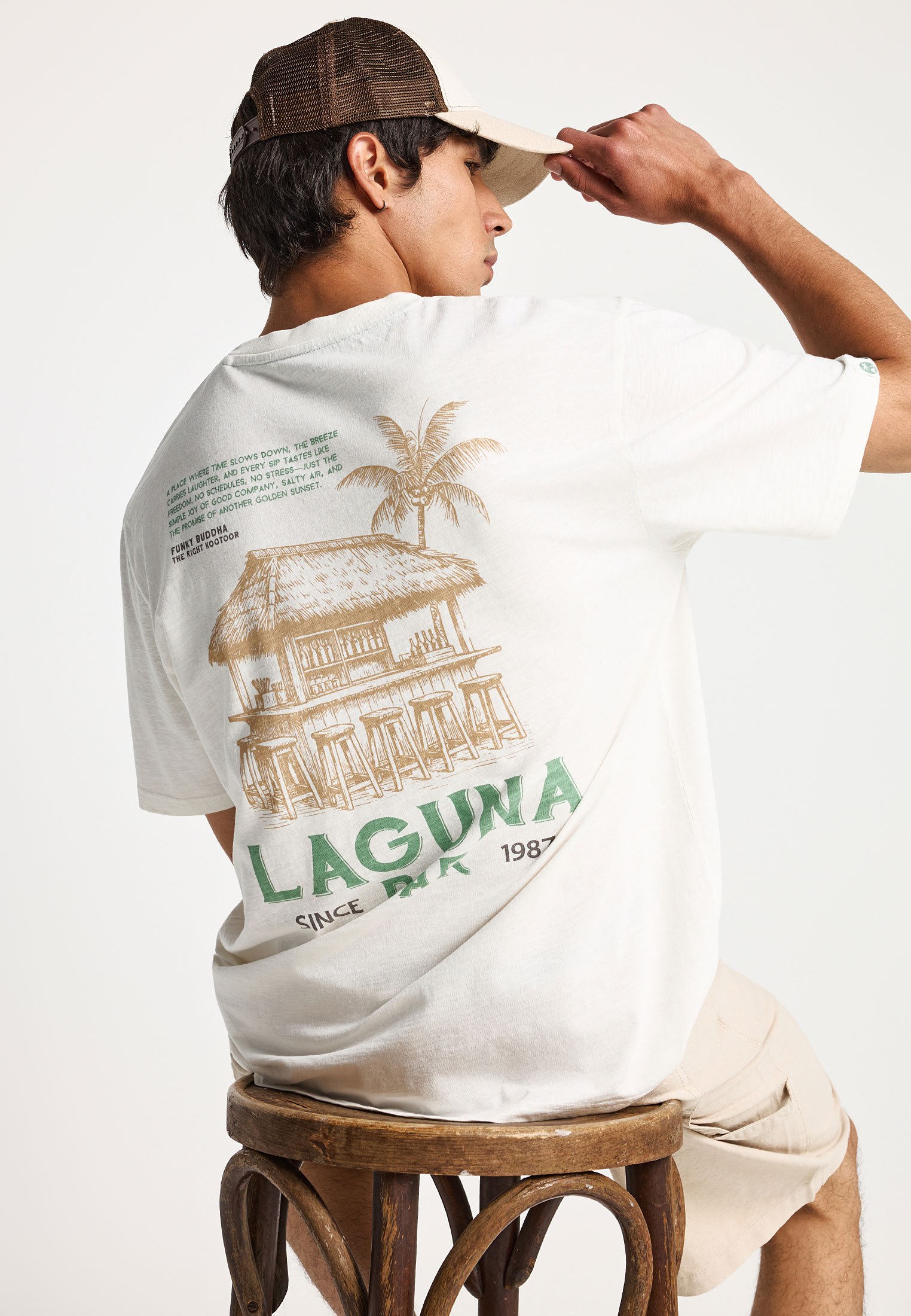 Ανδρικό t-shirt με τύπωμα στην πλάτη