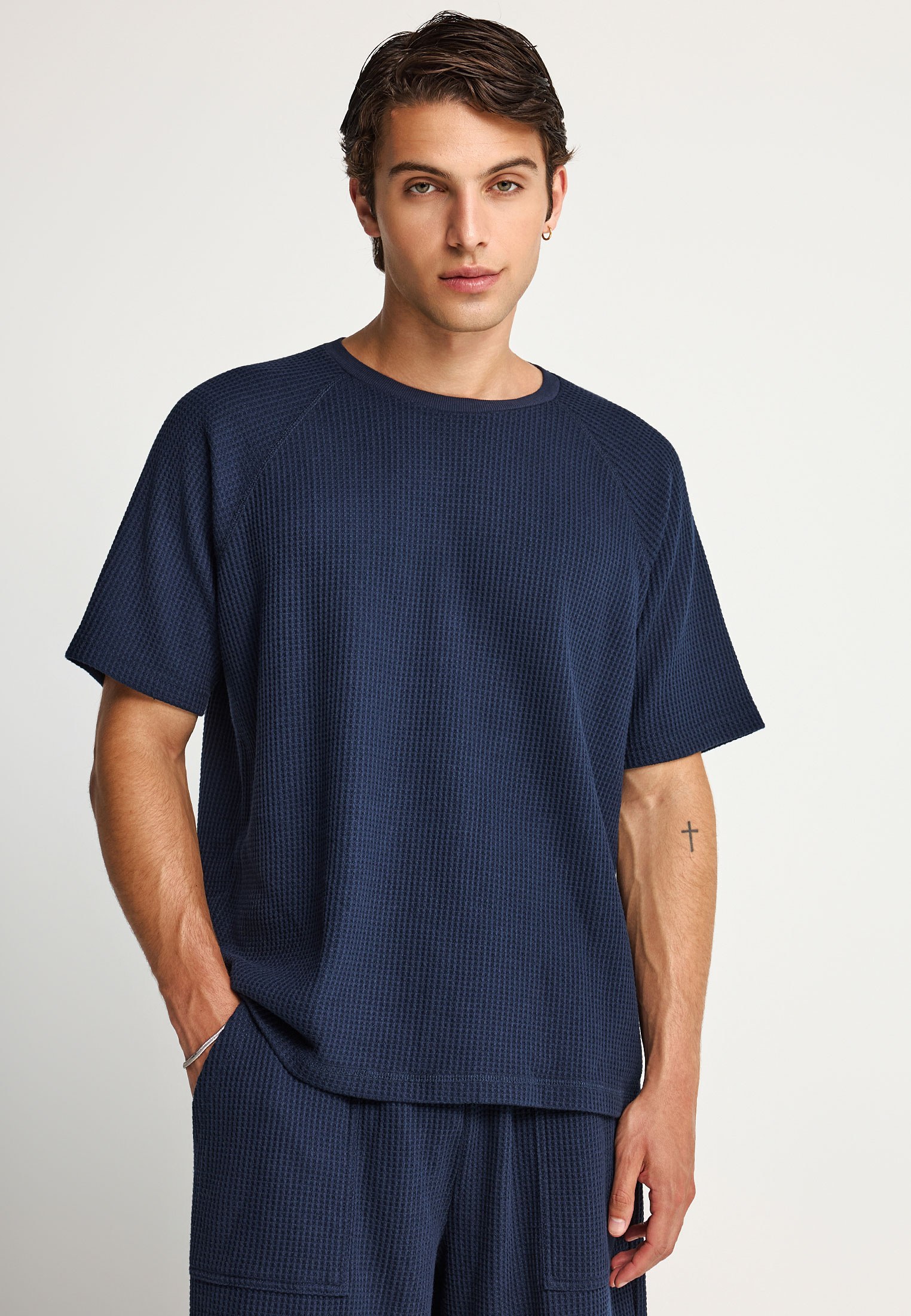 Ανδρικό μονόχρωμο πλεκτό t-shirt