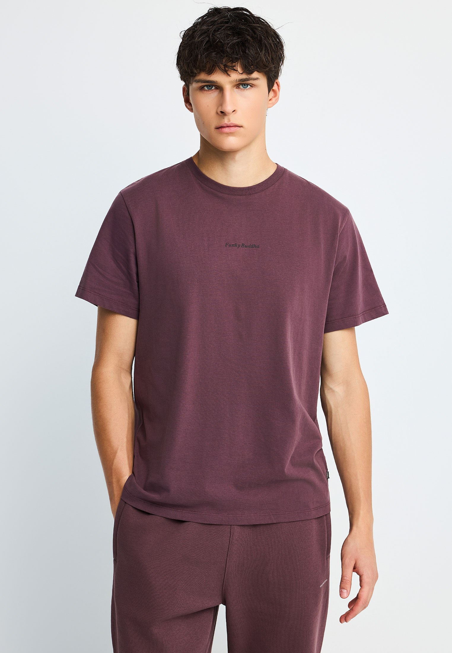 Κοντομάνικο t-shirt με σχέδιο στην πλάτη