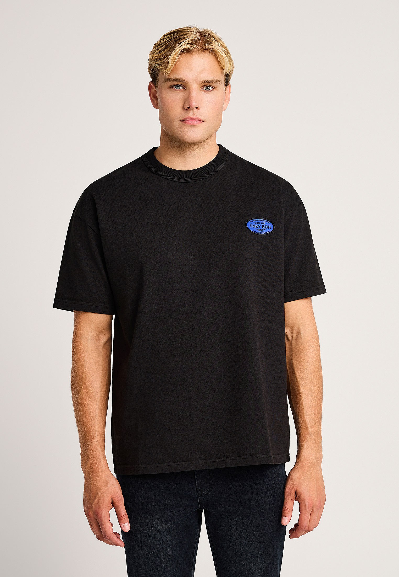 Oversized t-shirt με patch στο στήθος