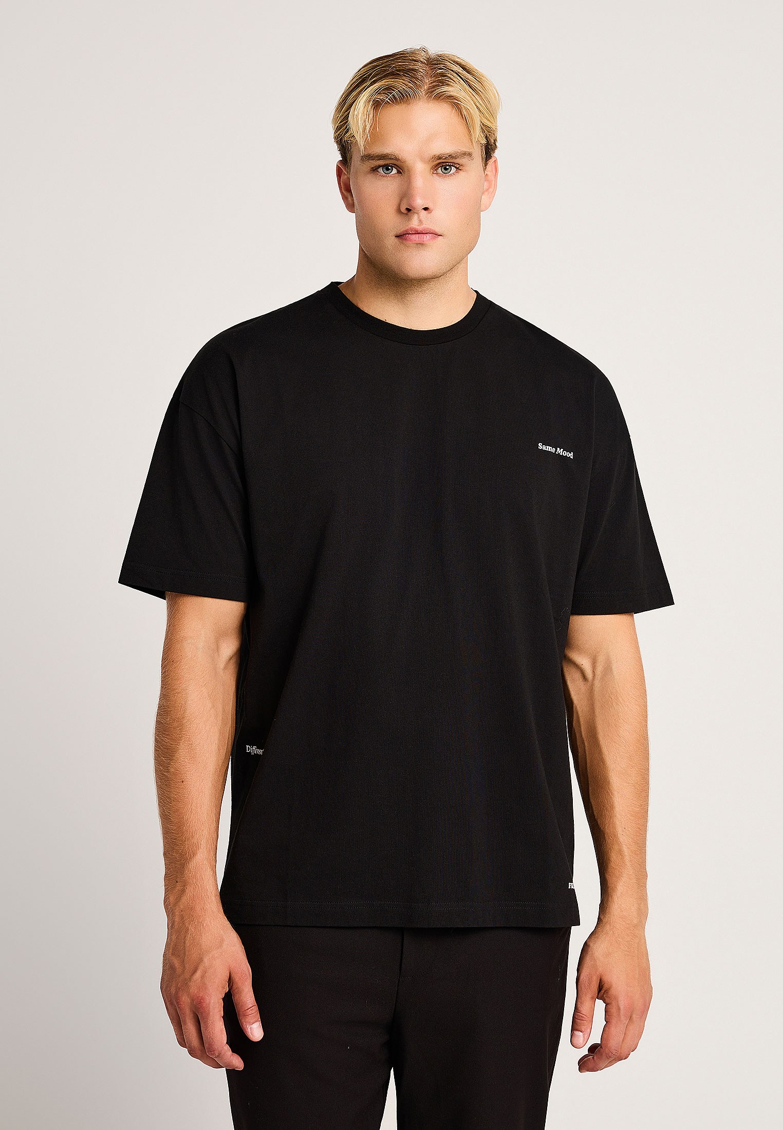 T-shirt oversized με πολύχρωμη στάμπα στην πλάτη