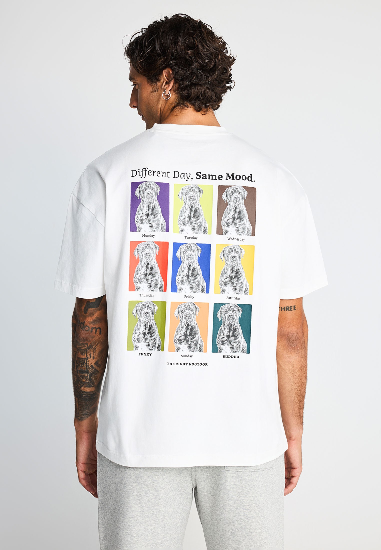 T-shirt oversized με πολύχρωμη στάμπα στην πλάτη