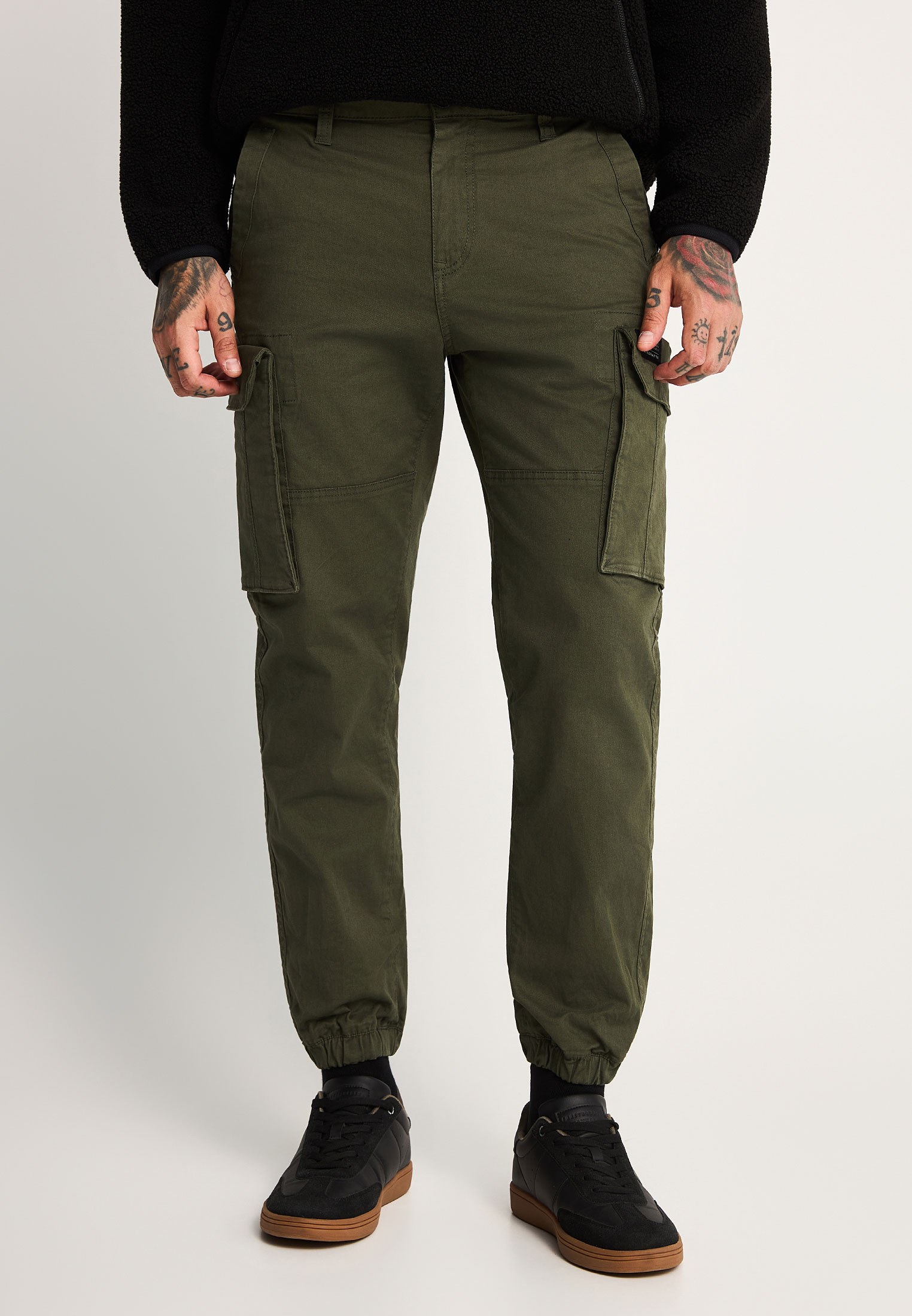 Ανδρικό cargo jogger από ελαστικό βαμβακερό twill