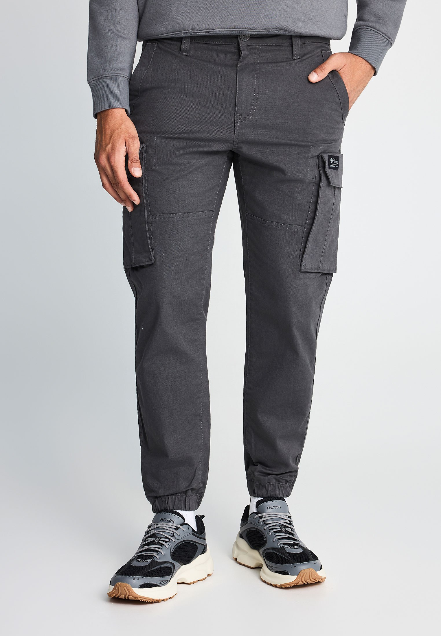 Ανδρικό cargo jogger από ελαστικό βαμβακερό twill