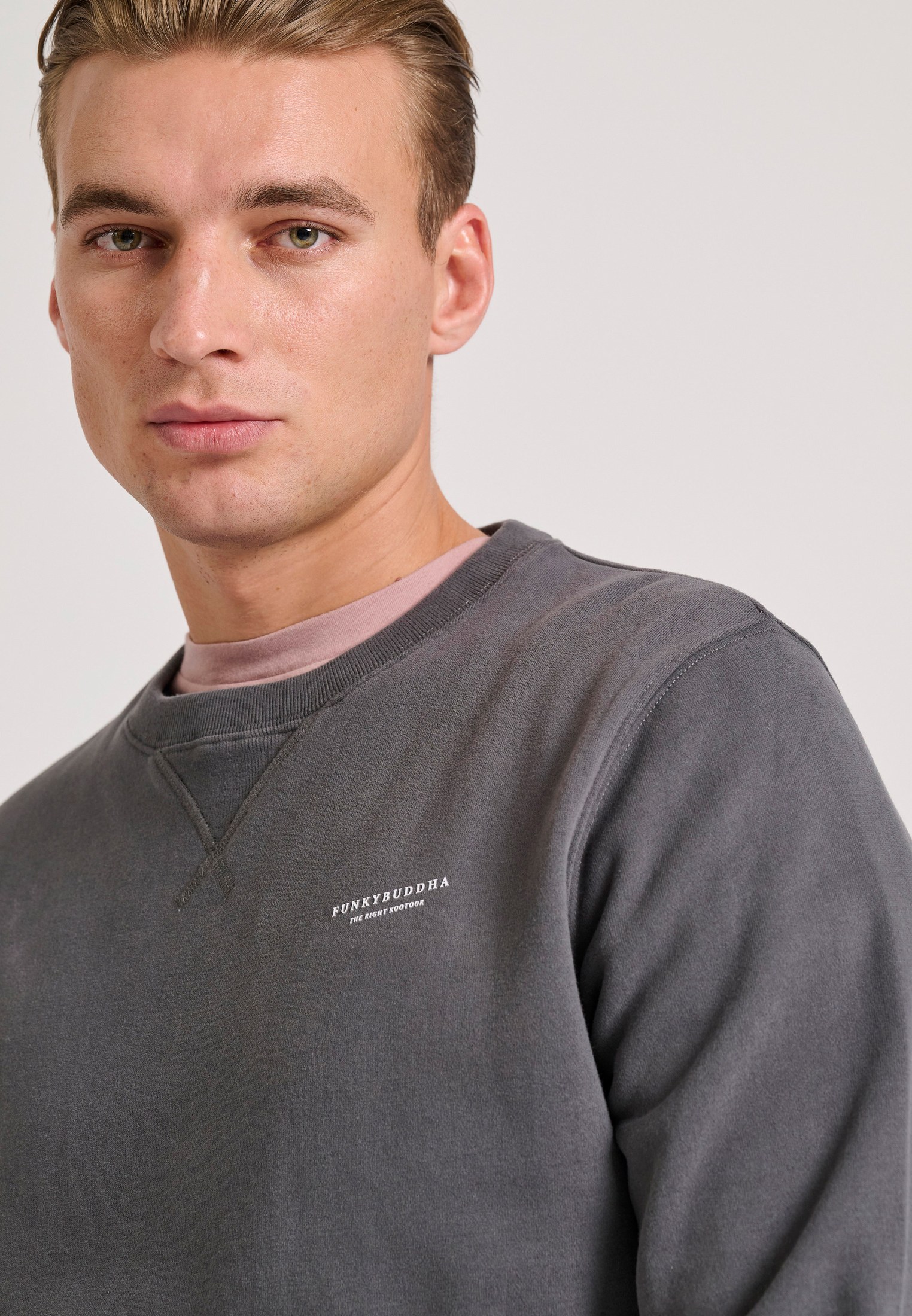 Ανδρικό φούτερ με τυπωμένο logo - The essentials