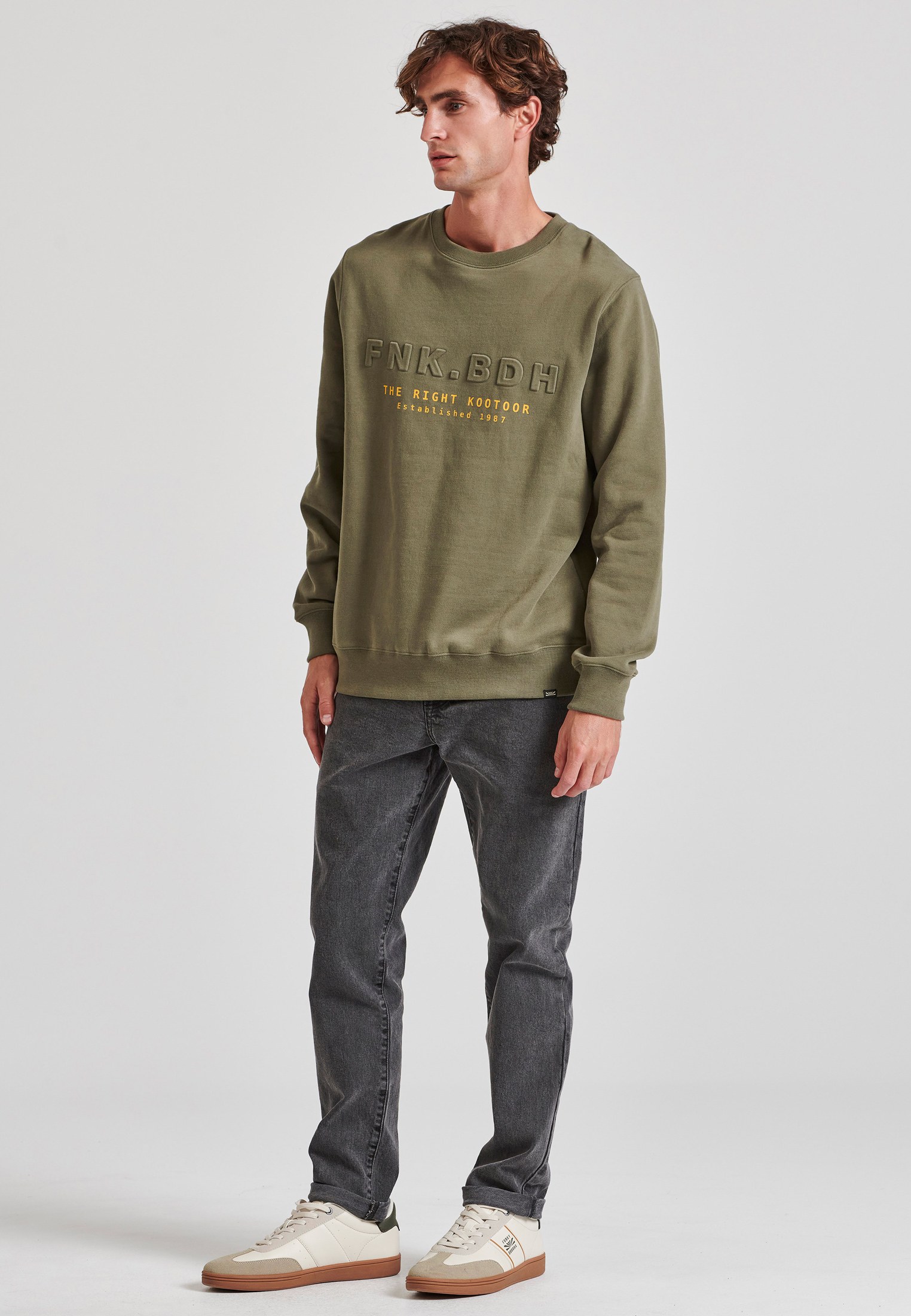 Φούτερ με embossed τύπωμα στο στήθος