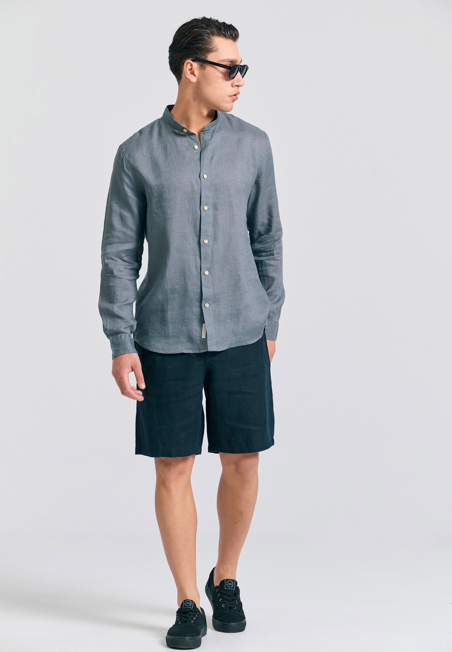 Comfort fit garment dyed βερμούδα από λινό φωτογραφία