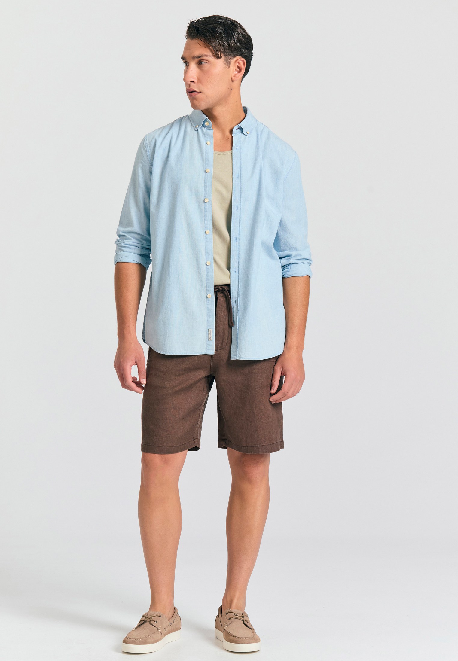 Comfort fit garment dyed βερμούδα από λινό φωτογραφία