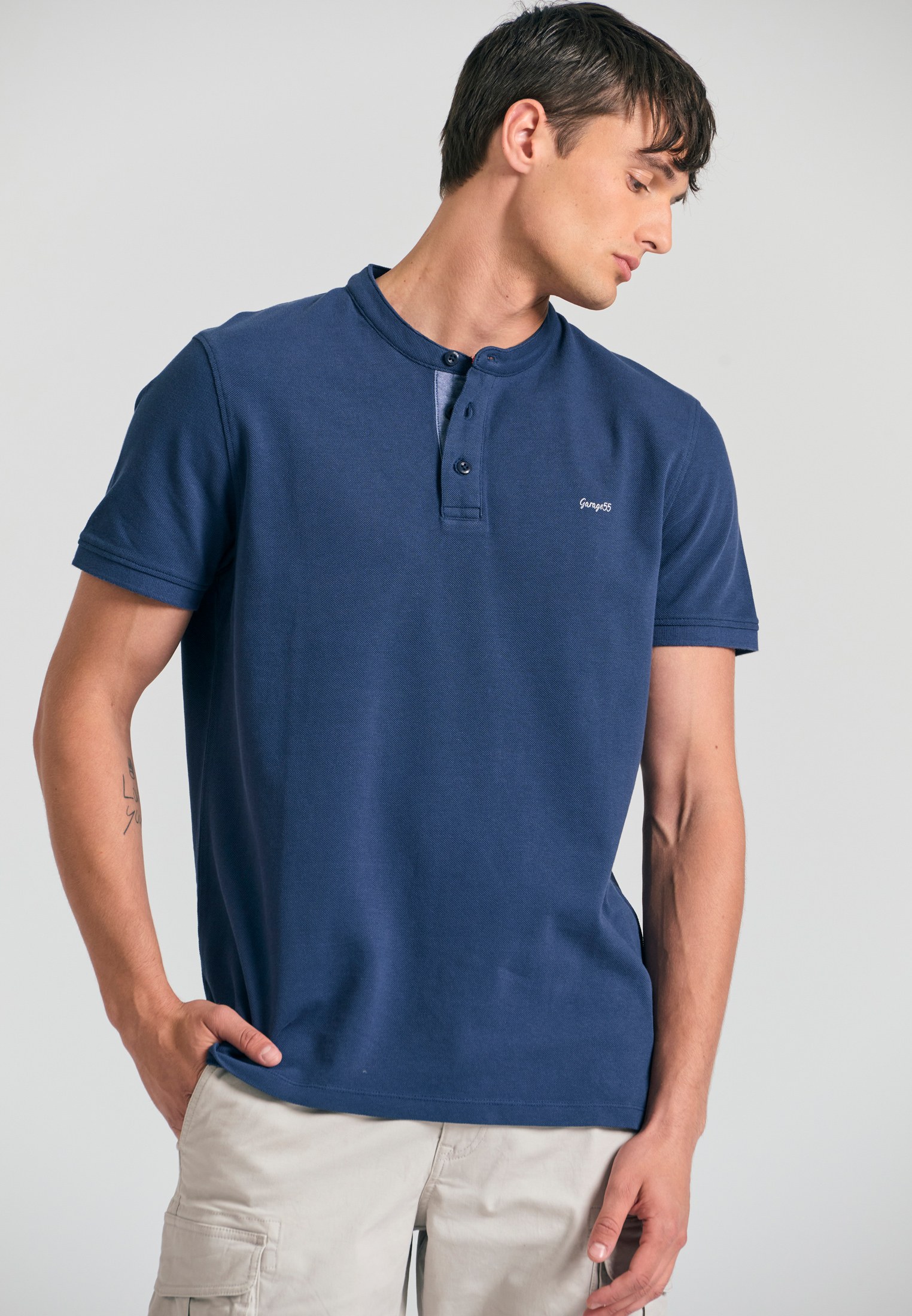 Polo μπλούζα με λαιμό mao Garage 55.