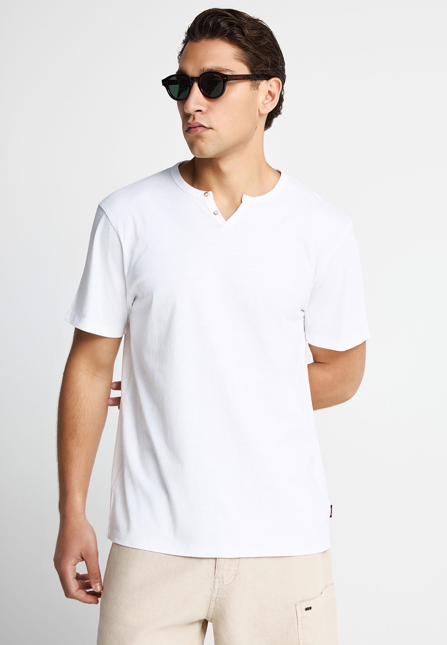 Essential t-shirt Garage 55 με henley λαιμόκοψη
